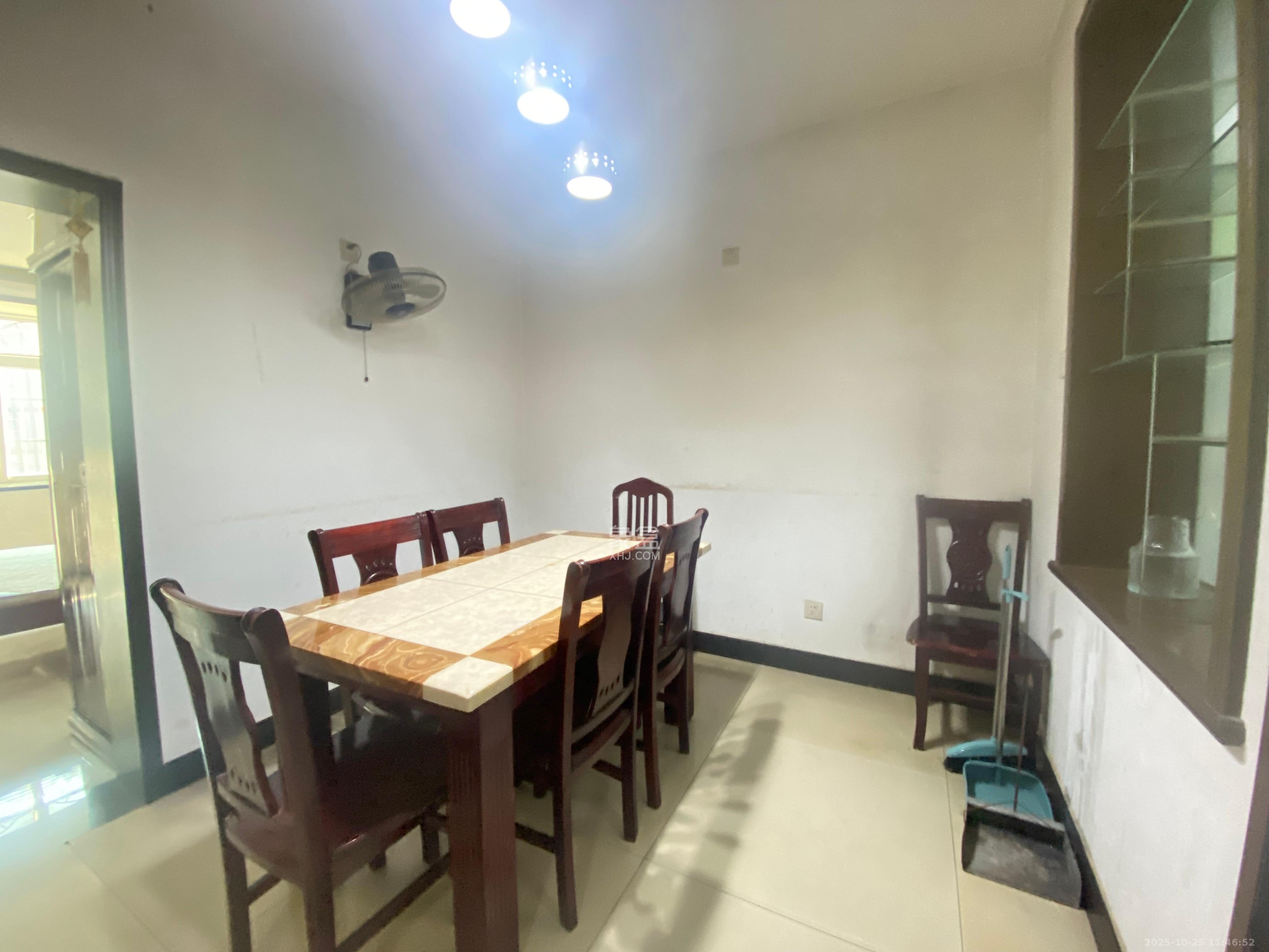 欣安小区  2室1厅1卫    1300.0元/月室内图