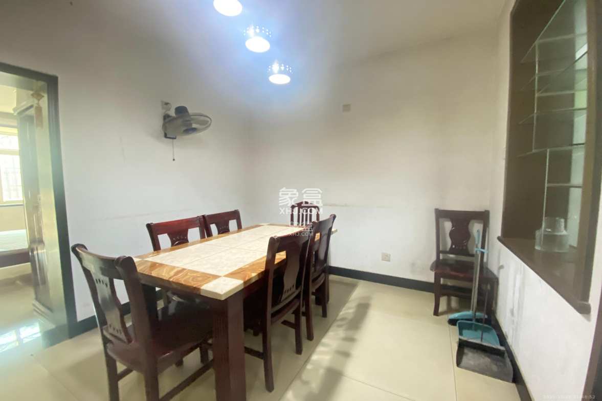 欣安小区  2室1厅1卫    1300.0元/月 欣安小区  2室1厅1卫    1300.0元/月室内图1