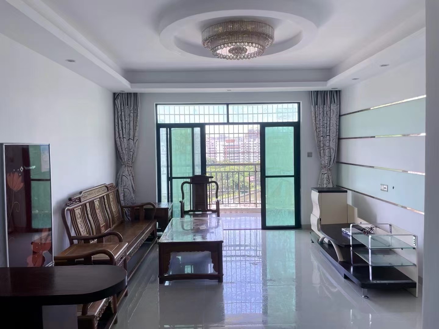 富源小区  3室2厅1卫    2100.0元/月