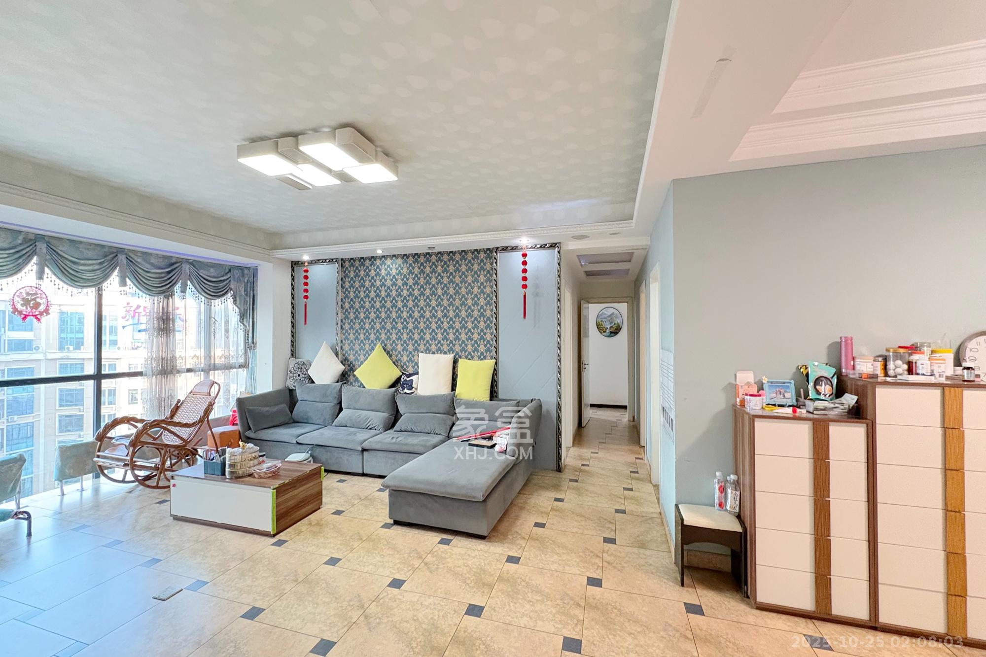 融圣国际  4室2厅2卫    225.0万 融圣国际  4室2厅2卫    225.0万客厅