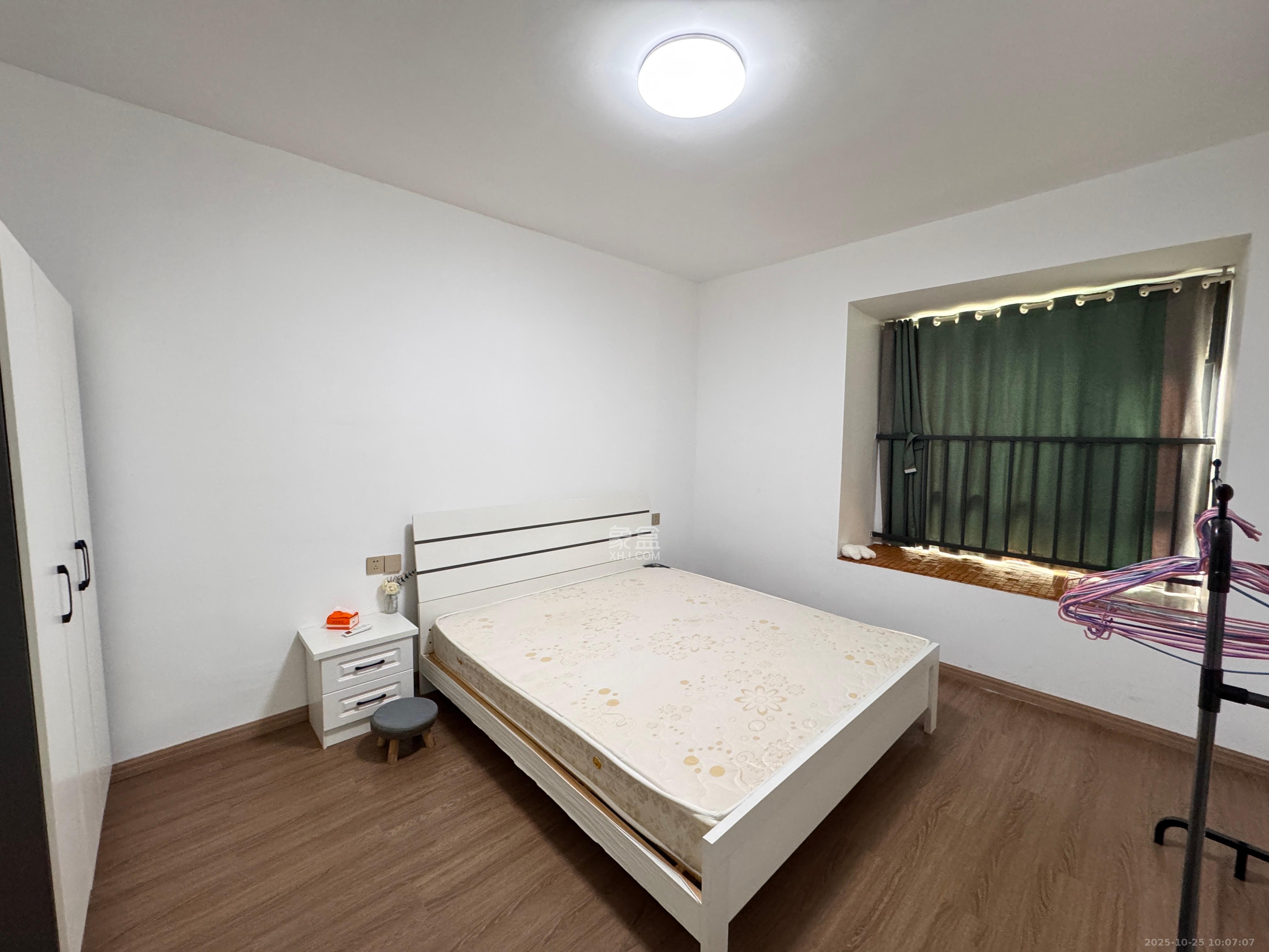 西湖鸿运佳苑  3室2厅2卫    2400.0元/月 西湖鸿运佳苑  3室2厅2卫    2400.0元/月室内图