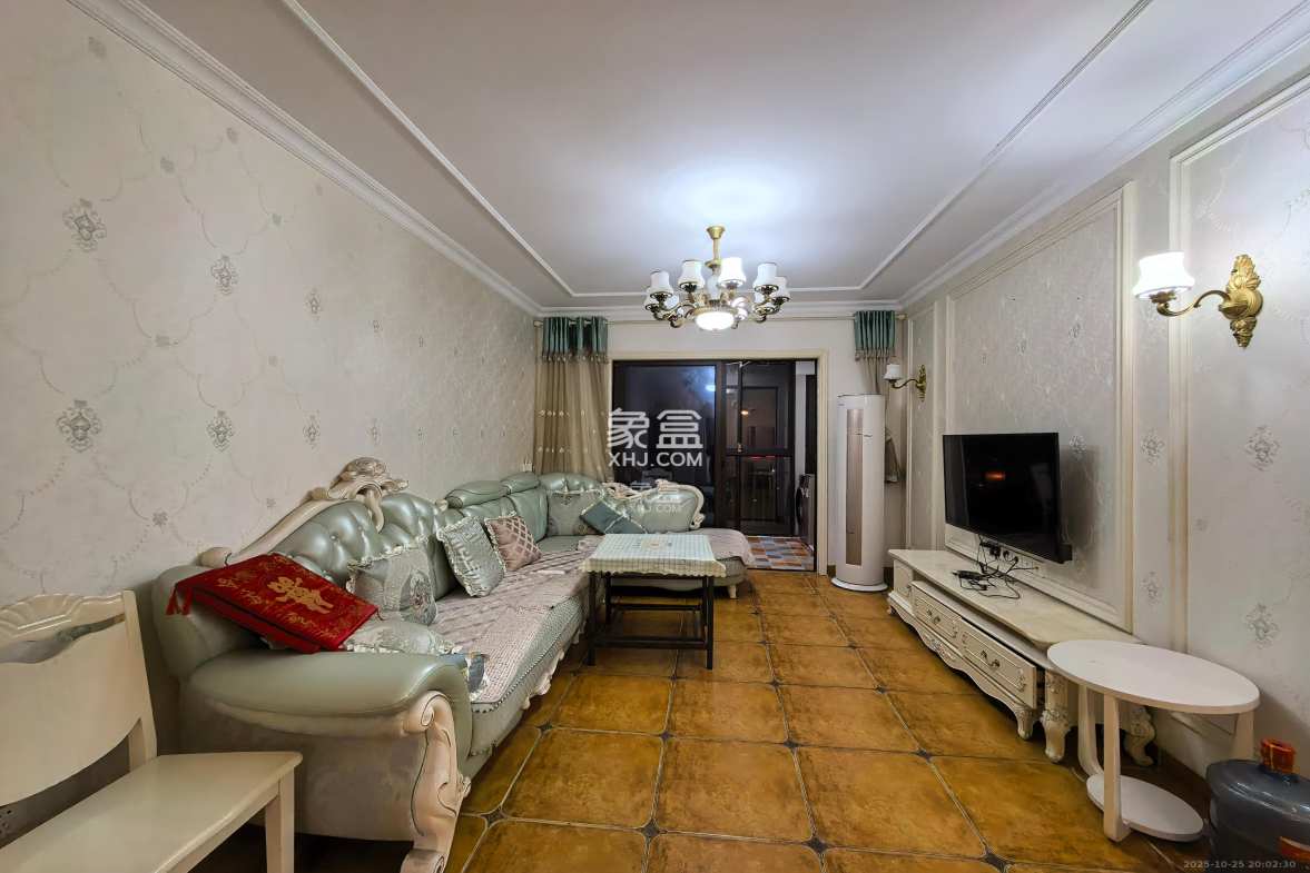 华润置地广场二期 3室2厅1卫 2300.0元/月 华润置地广场二期 3室2厅1卫 2300.0元/月室内图