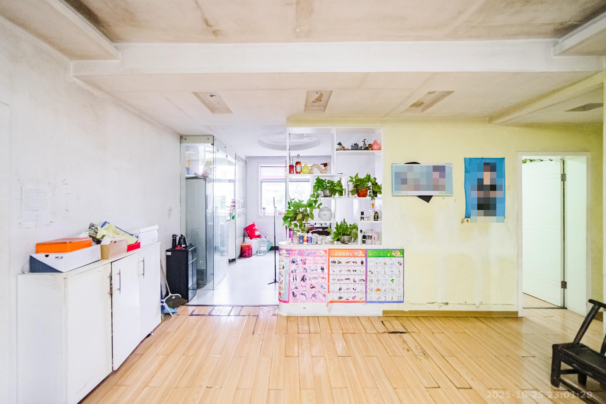 万煦园 3室2厅2卫 77.8万 万煦园 3室2厅2卫 77.8万客厅