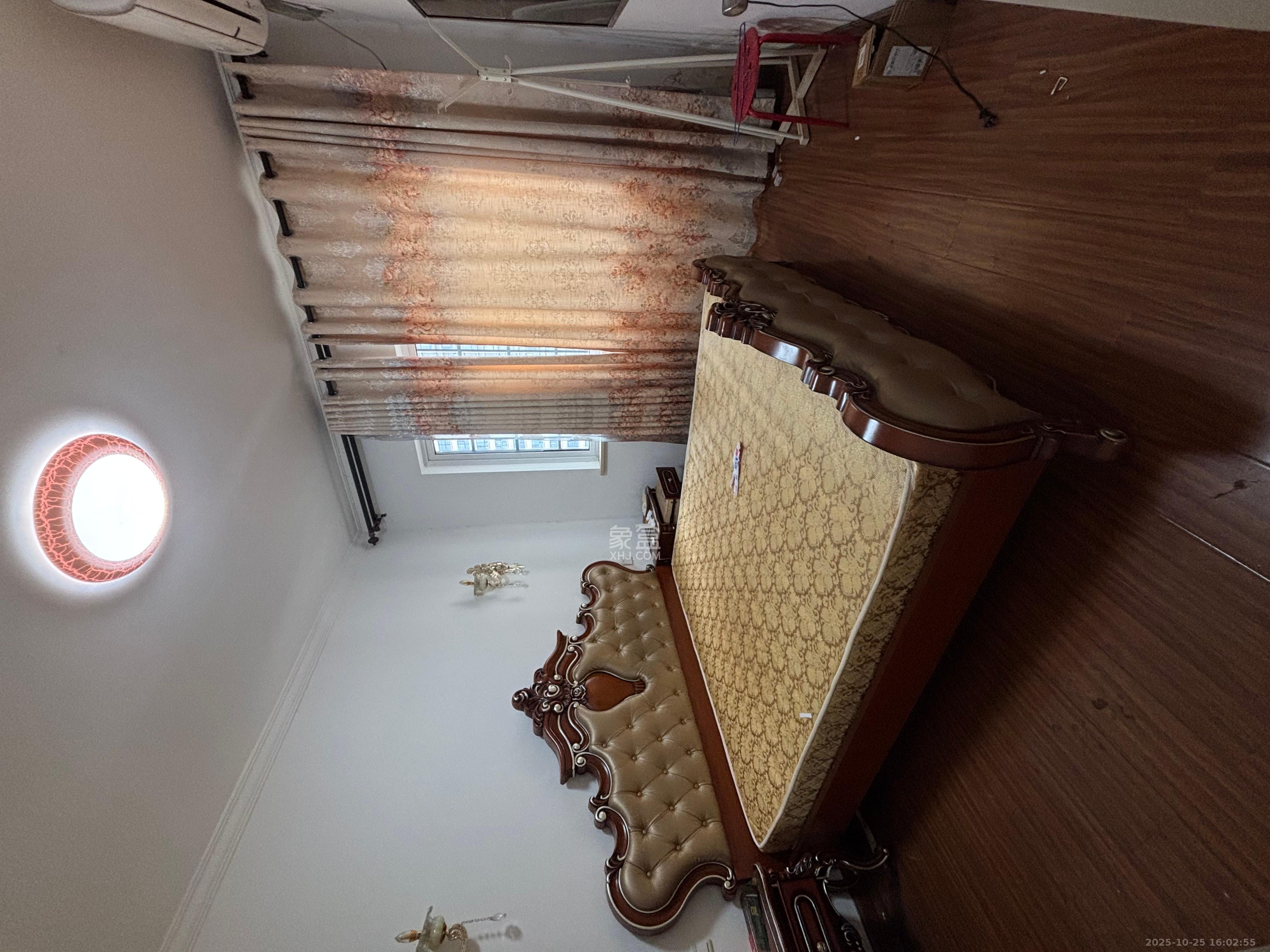 天麓尚层  3室2厅2卫    2400.0元/月室内图