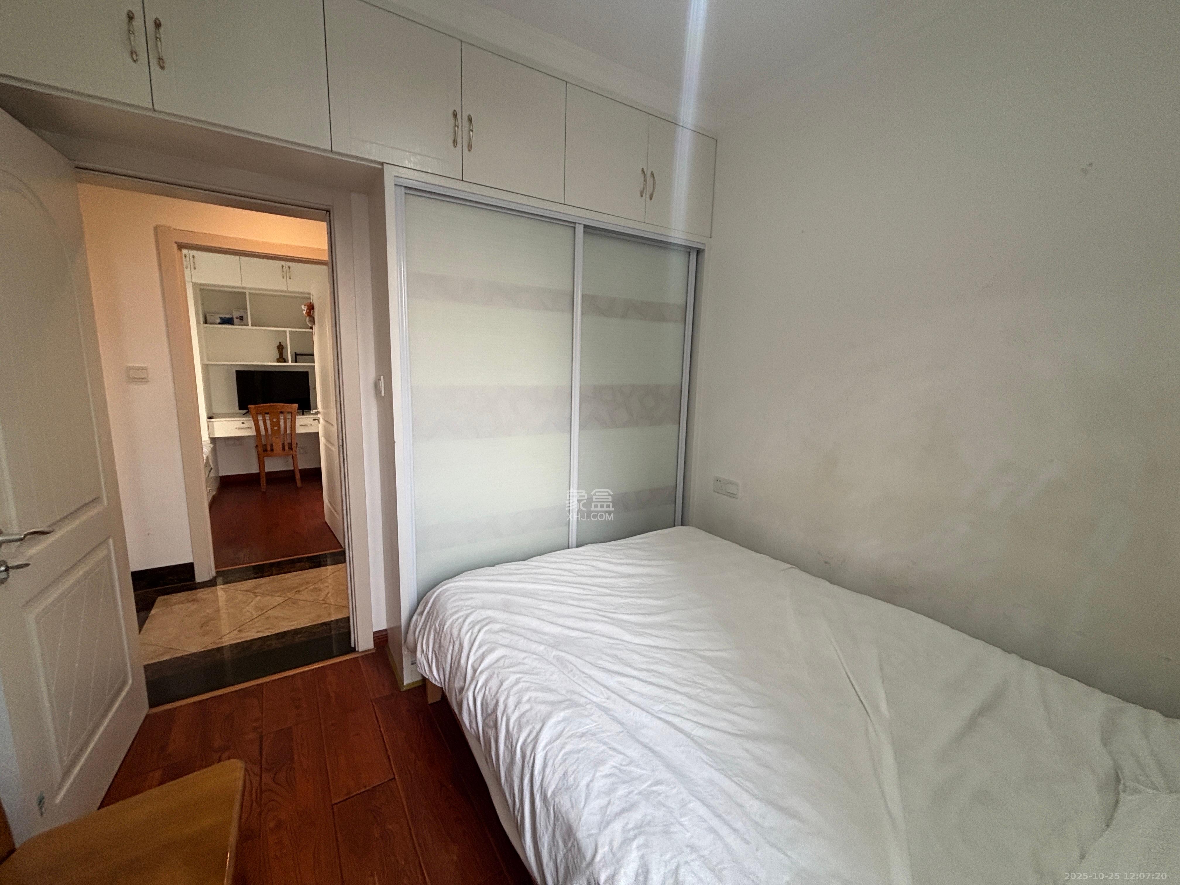 蓝光幸福满庭  3室1厅1卫    2300.0元/月室内图