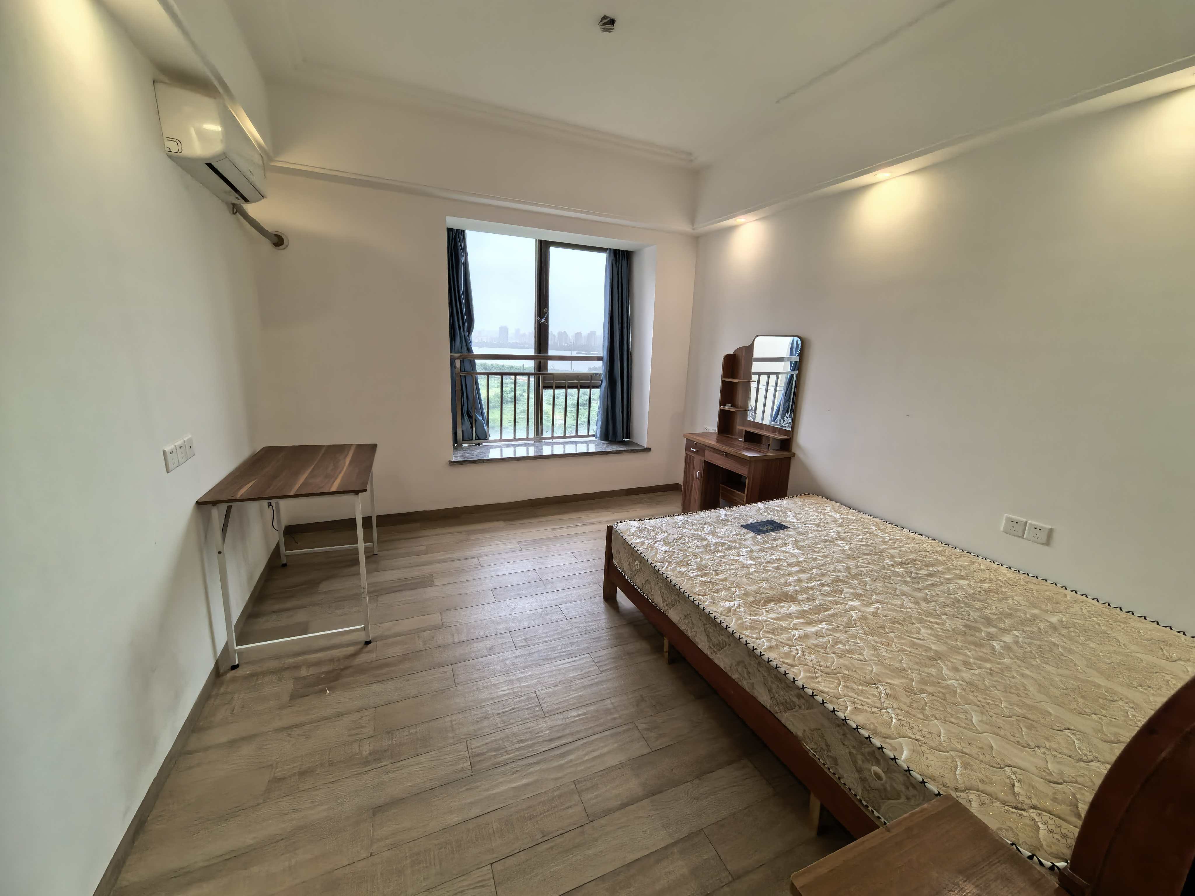 天鹅湾  2室2厅1卫    200.0万 天鹅湾  2室2厅1卫    200.0万室内图