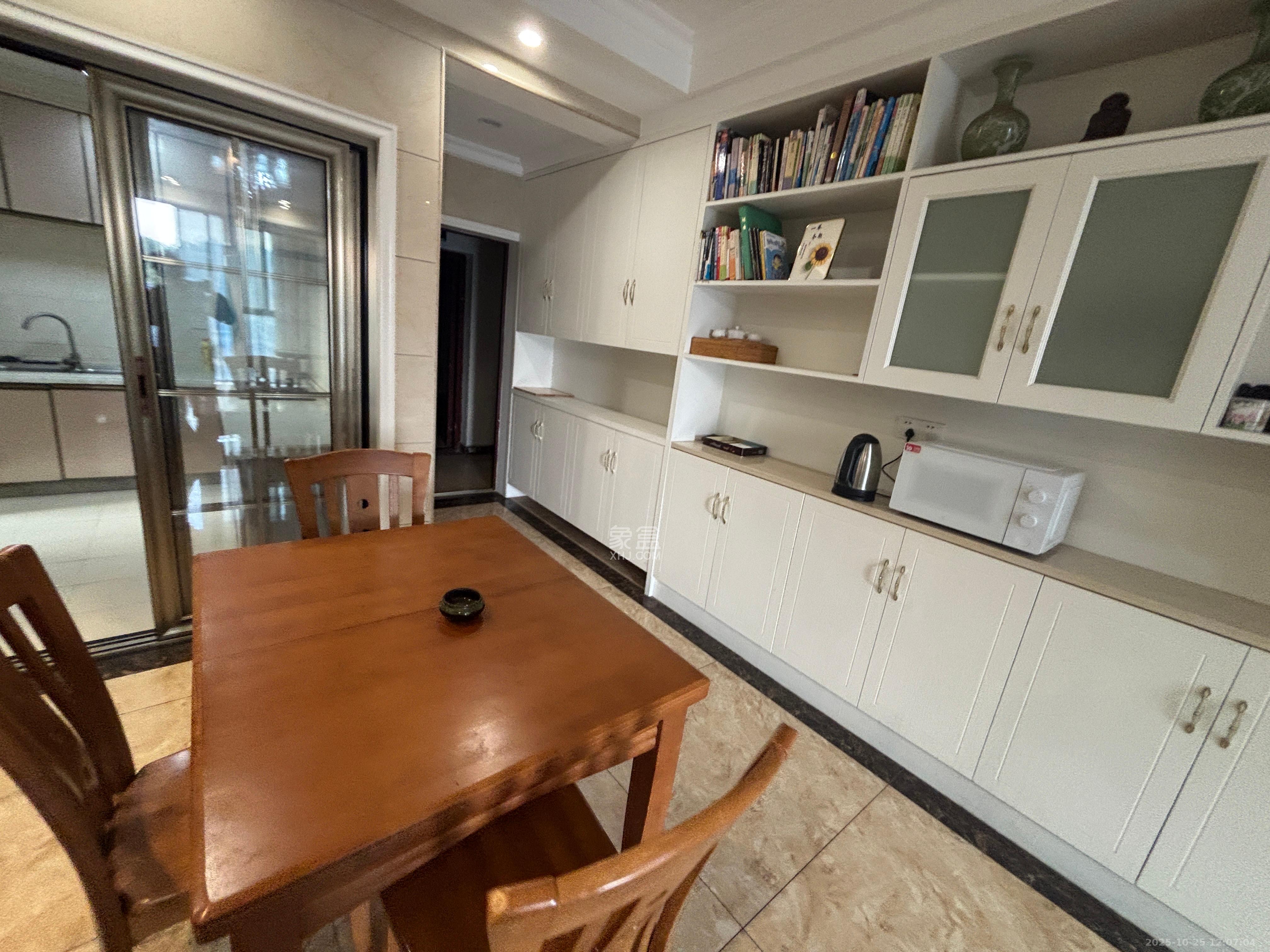 蓝光幸福满庭 3室1厅1卫 2300.0元/月 蓝光幸福满庭 3室1厅1卫 2300.0元/月室内图