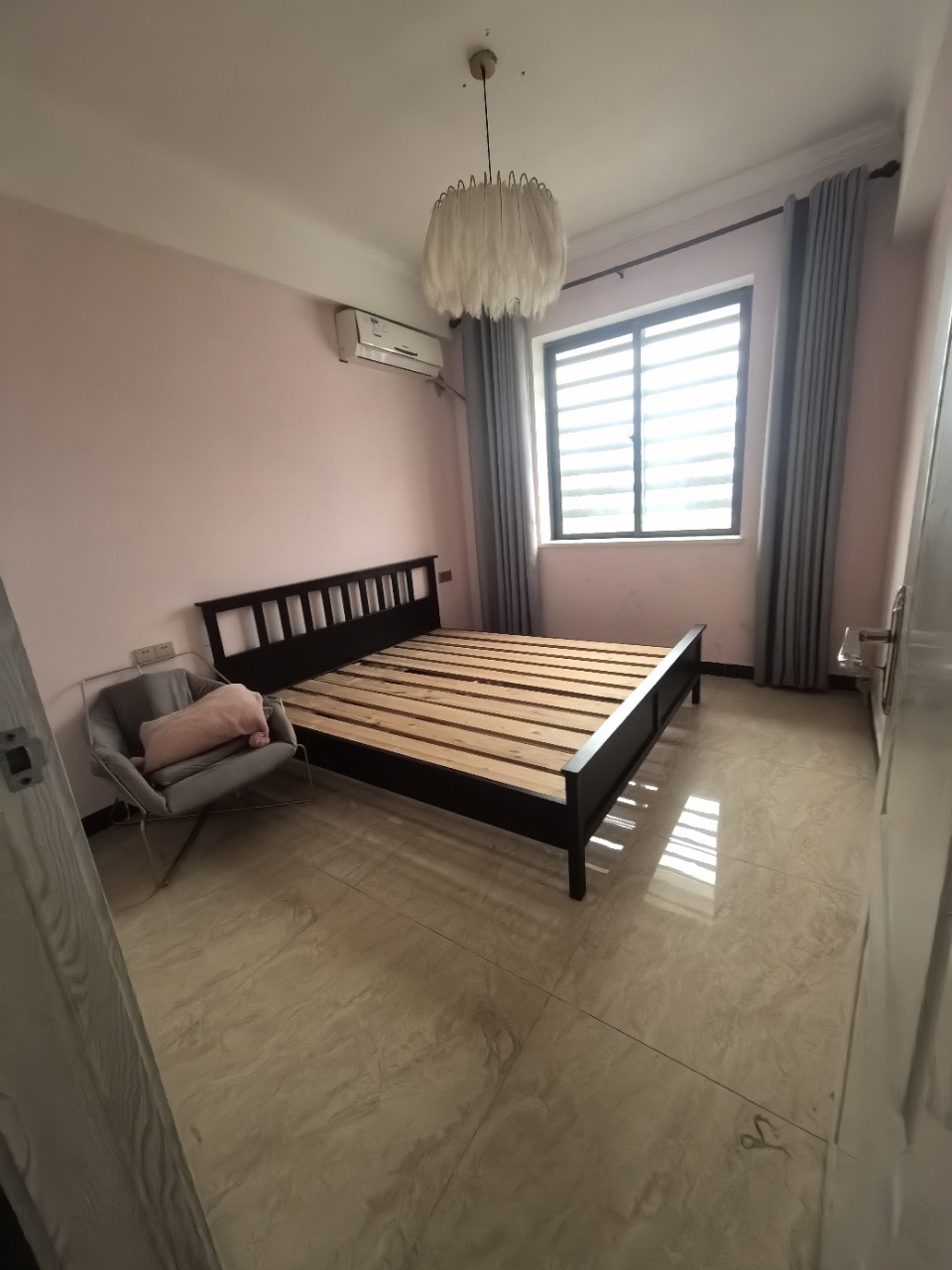 远大购物广场  2室2厅1卫    100.0万客厅