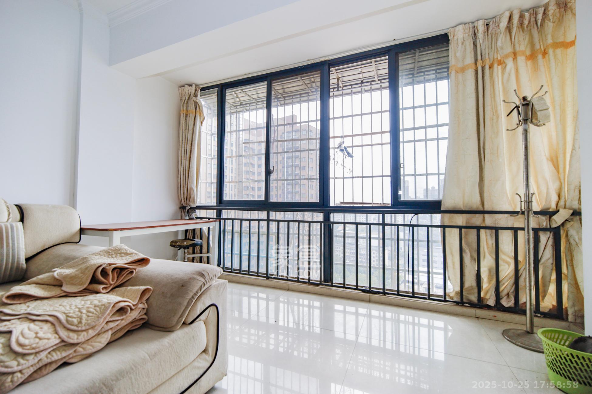 瑞都华庭（华庭美苑）  2室2厅1卫    76.0万阳台