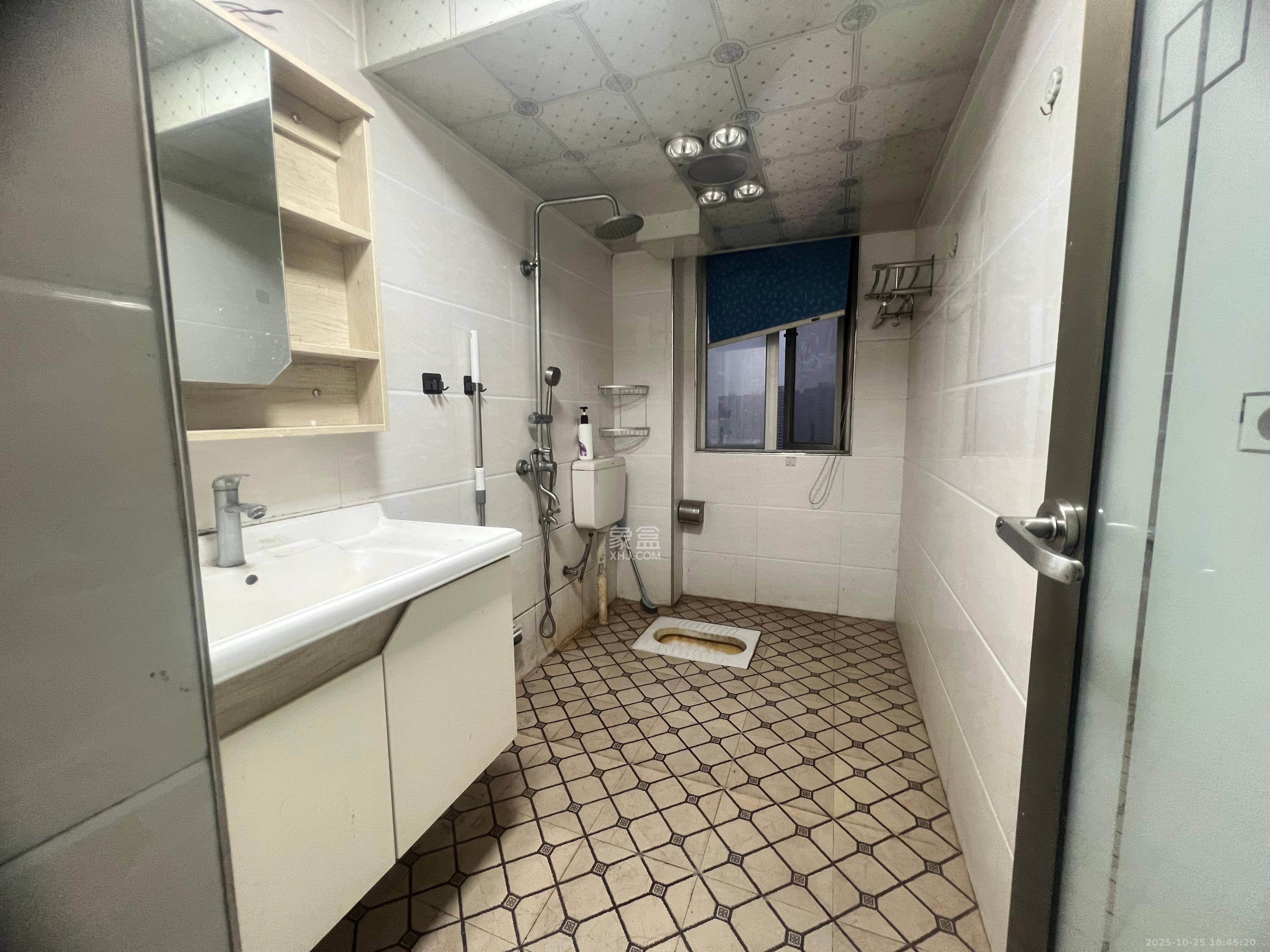 恒广国际景园一二区 3室2厅2卫 2300.0元/月 恒广国际景园一二区 3室2厅2卫 2300.0元/月室内图