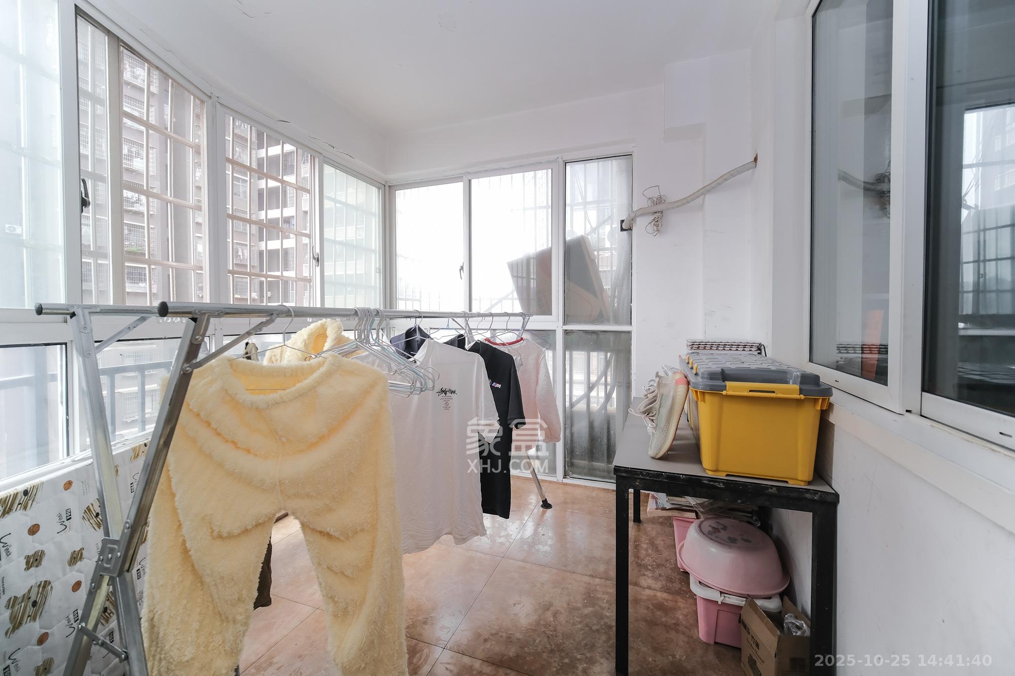 红树湾  3室2厅2卫    62.0万 红树湾  3室2厅2卫    62.0万阳台