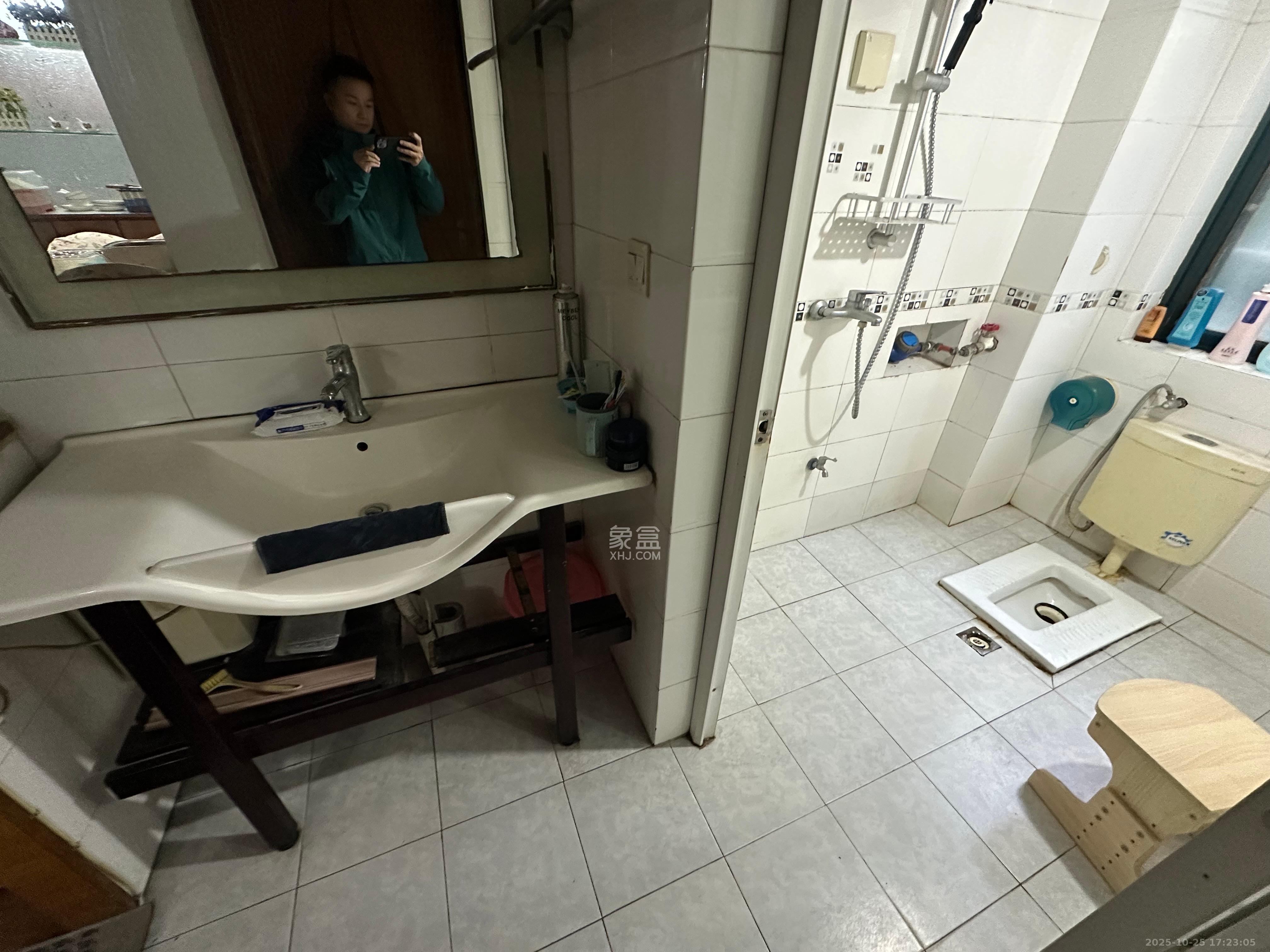 华丽家族  1室1厅1卫    750.0元/月室内图