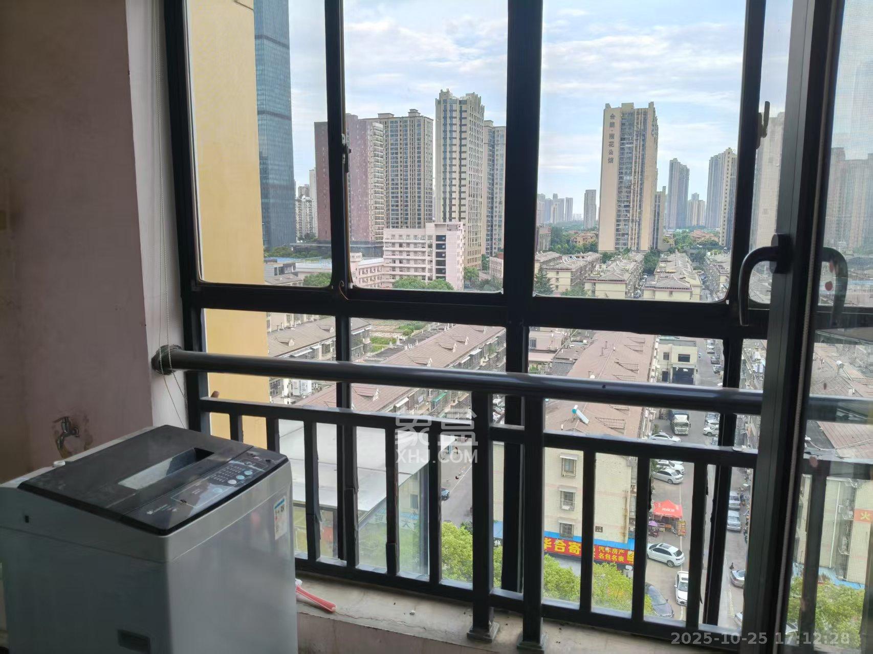 绿城桂花城  5室2厅2卫    3700.0元/月 绿城桂花城  5室2厅2卫    3700.0元/月室内图