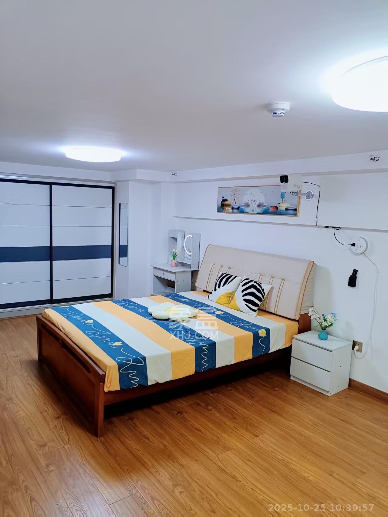 华润置地广场二期  1室1厅1卫    1690.0元/月