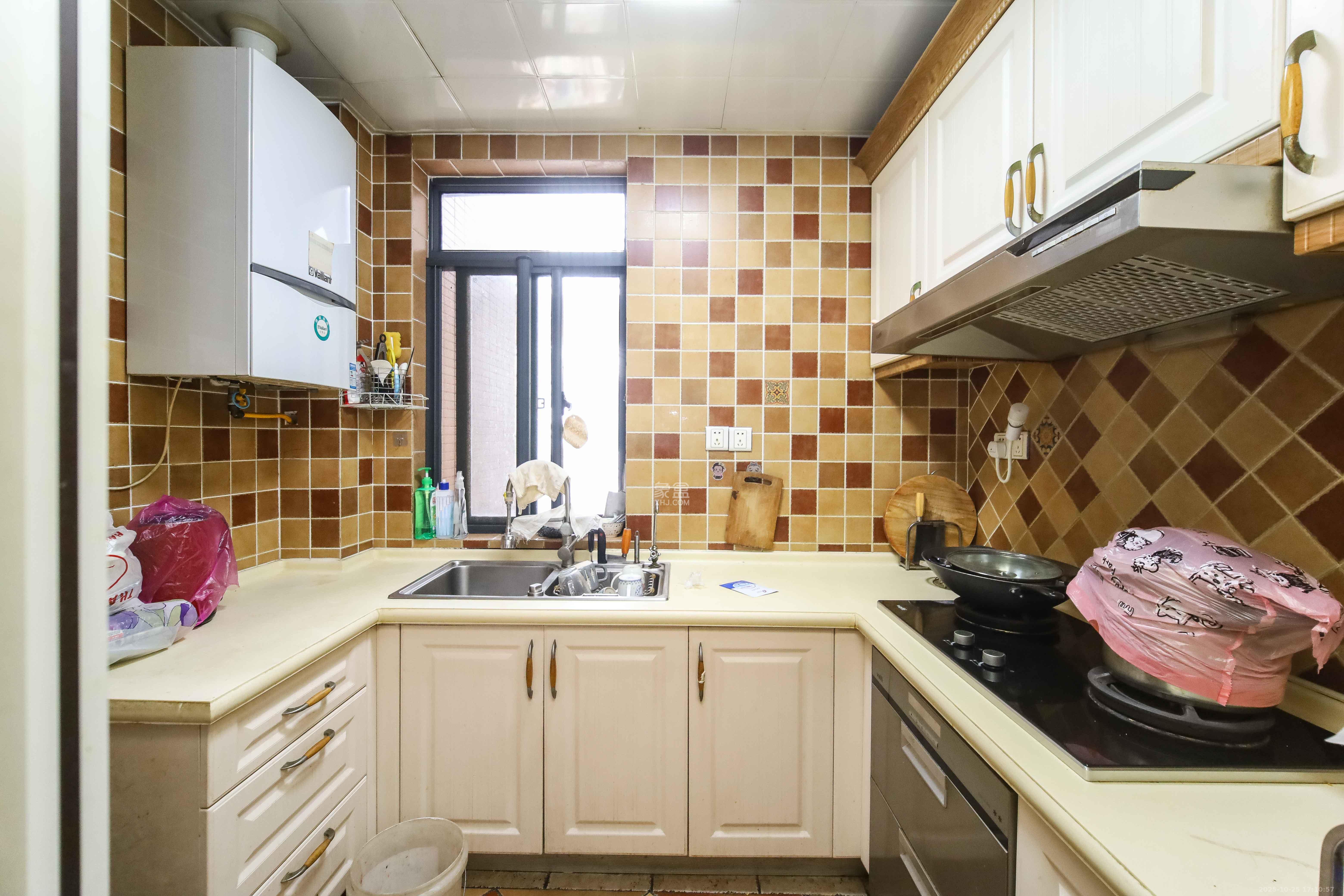 江河双水湾  3室2厅1卫    89.8万 江河双水湾  3室2厅1卫    89.8万厨房