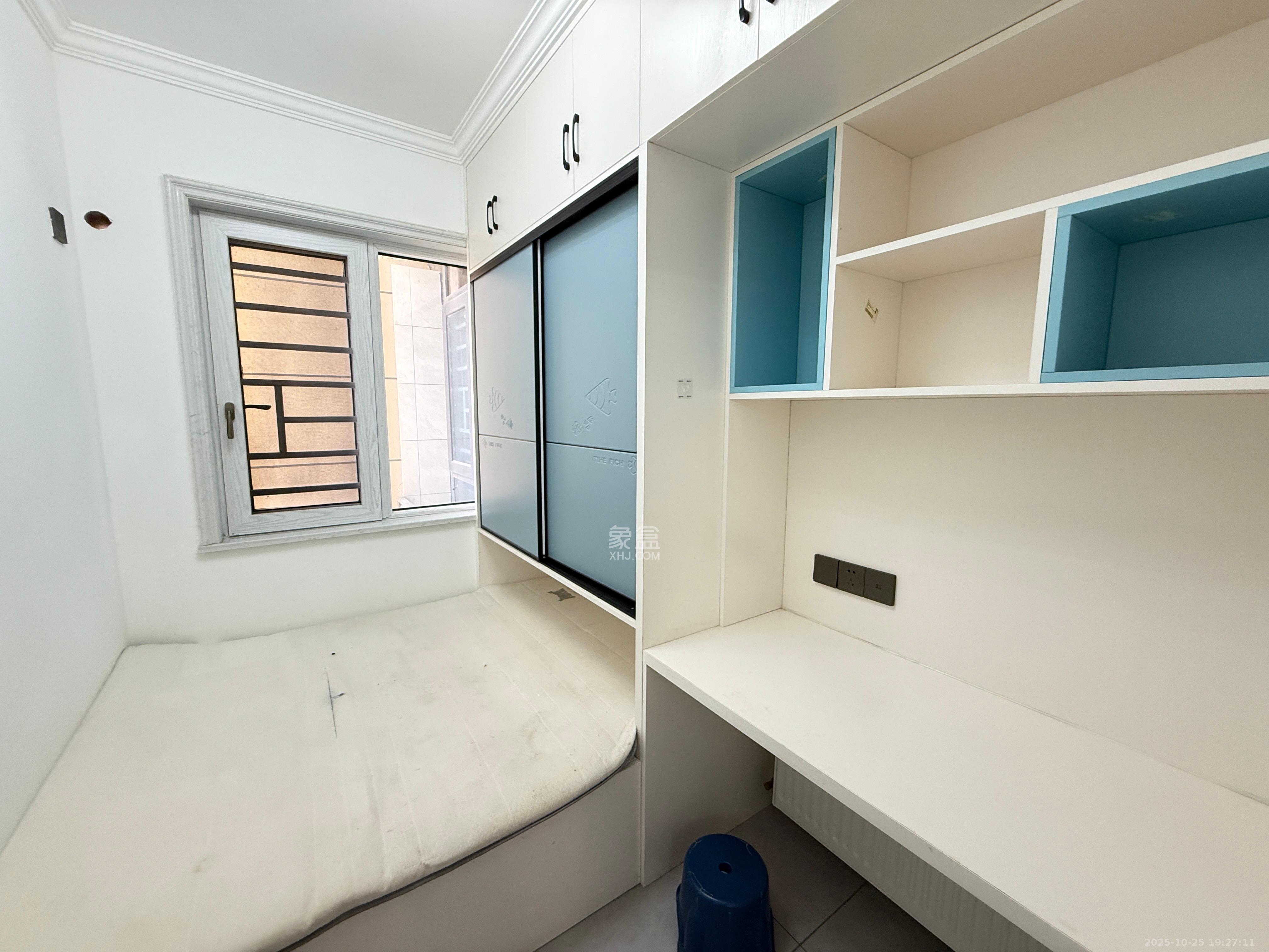 保利香槟国际  3室2厅1卫    2300.0元/月室内图