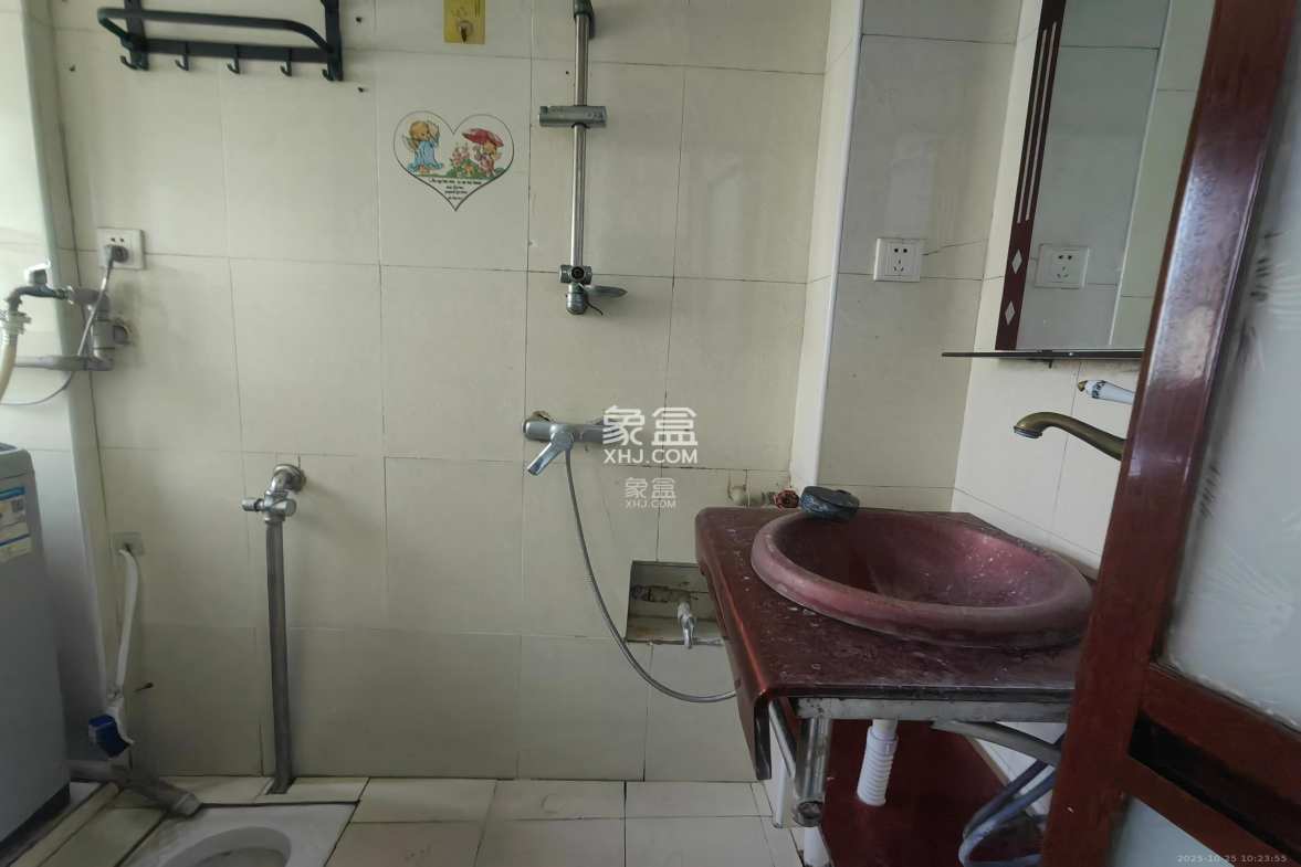 长重机械厂宿舍 2室1厅1卫 1300.0元/月 长重机械厂宿舍 2室1厅1卫 1300.0元/月室内图