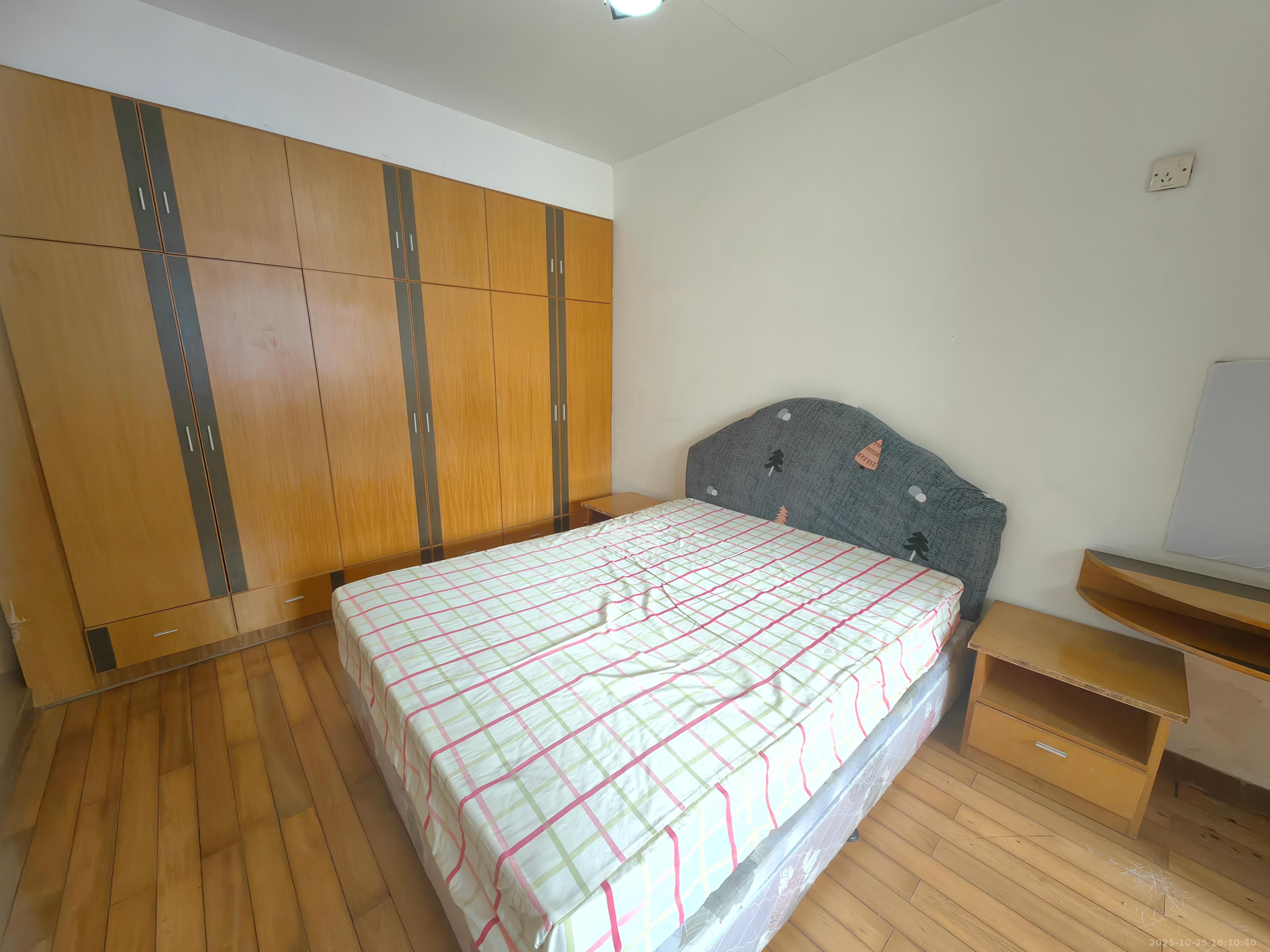 塔松小区  2室1厅1卫    1500.0元/月 塔松小区  2室1厅1卫    1500.0元/月室内图