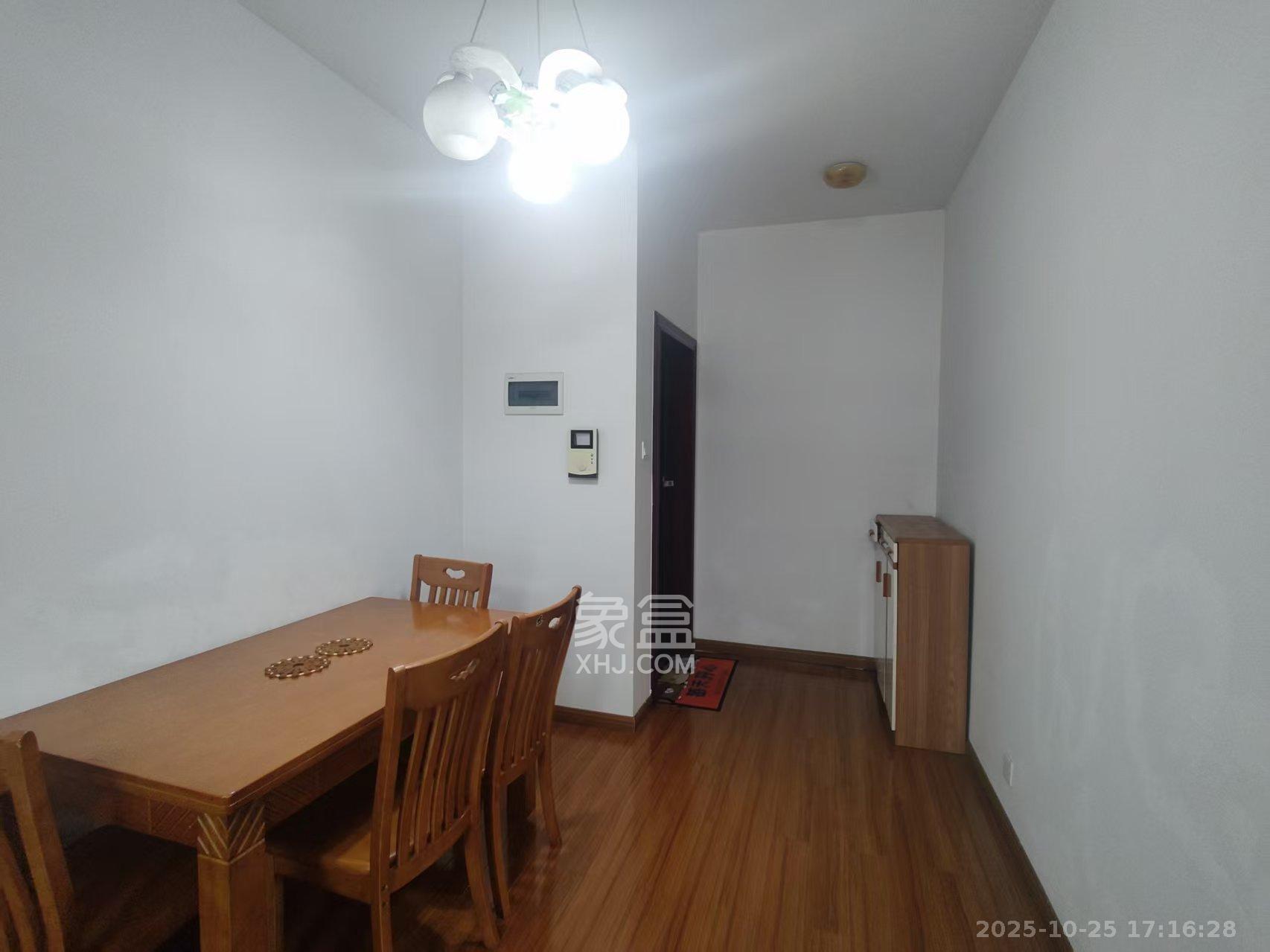 夏威夷碧水春城(碧桂园城市花园)  3室2厅2卫    2200.0元/月 夏威夷碧水春城(碧桂园城市花园)  3室2厅2卫    2200.0元/月室内图