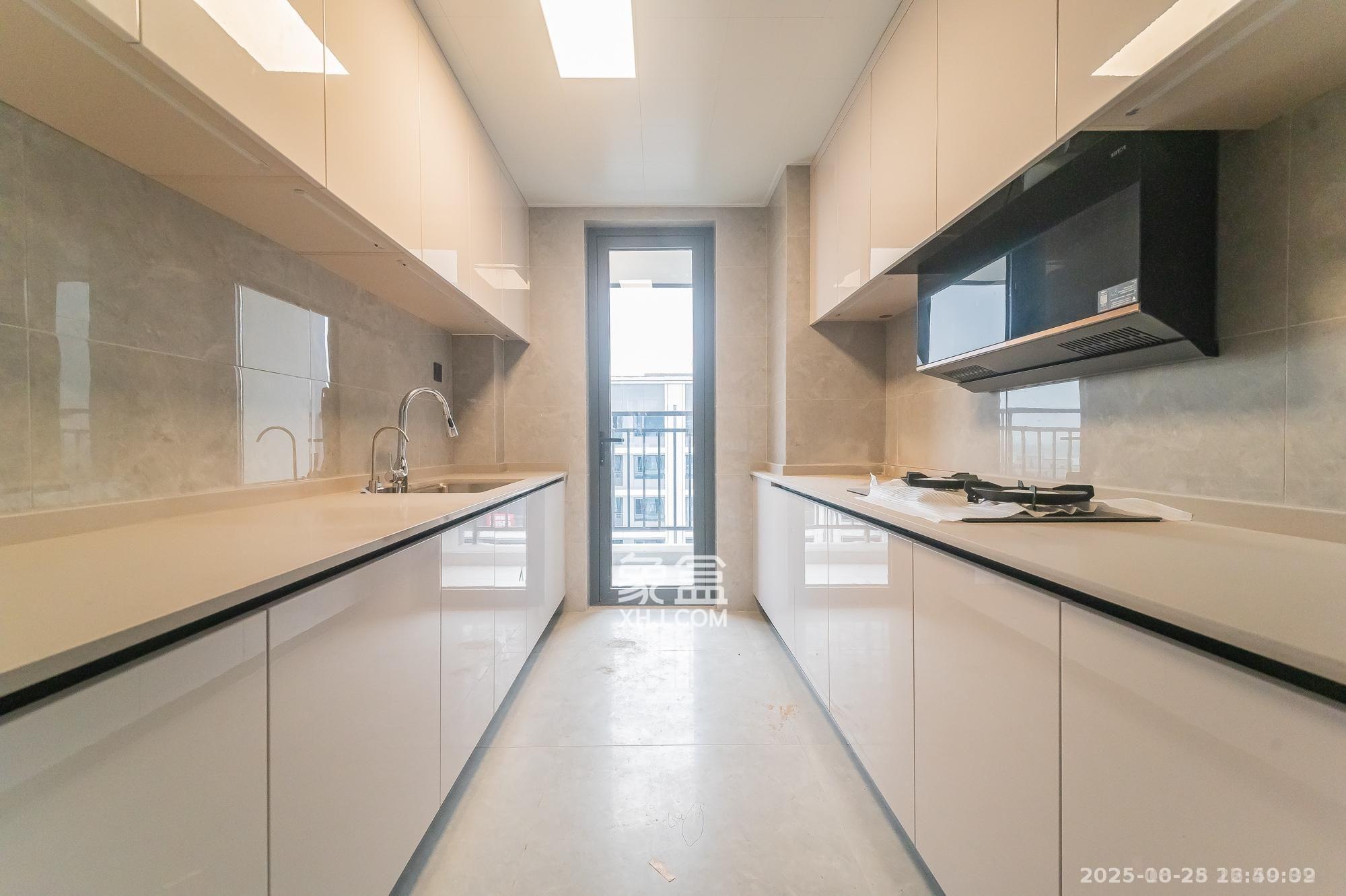 万科松湖天地  4室2厅2卫    4500.0元/月 万科松湖天地  4室2厅2卫    4500.0元/月室内图