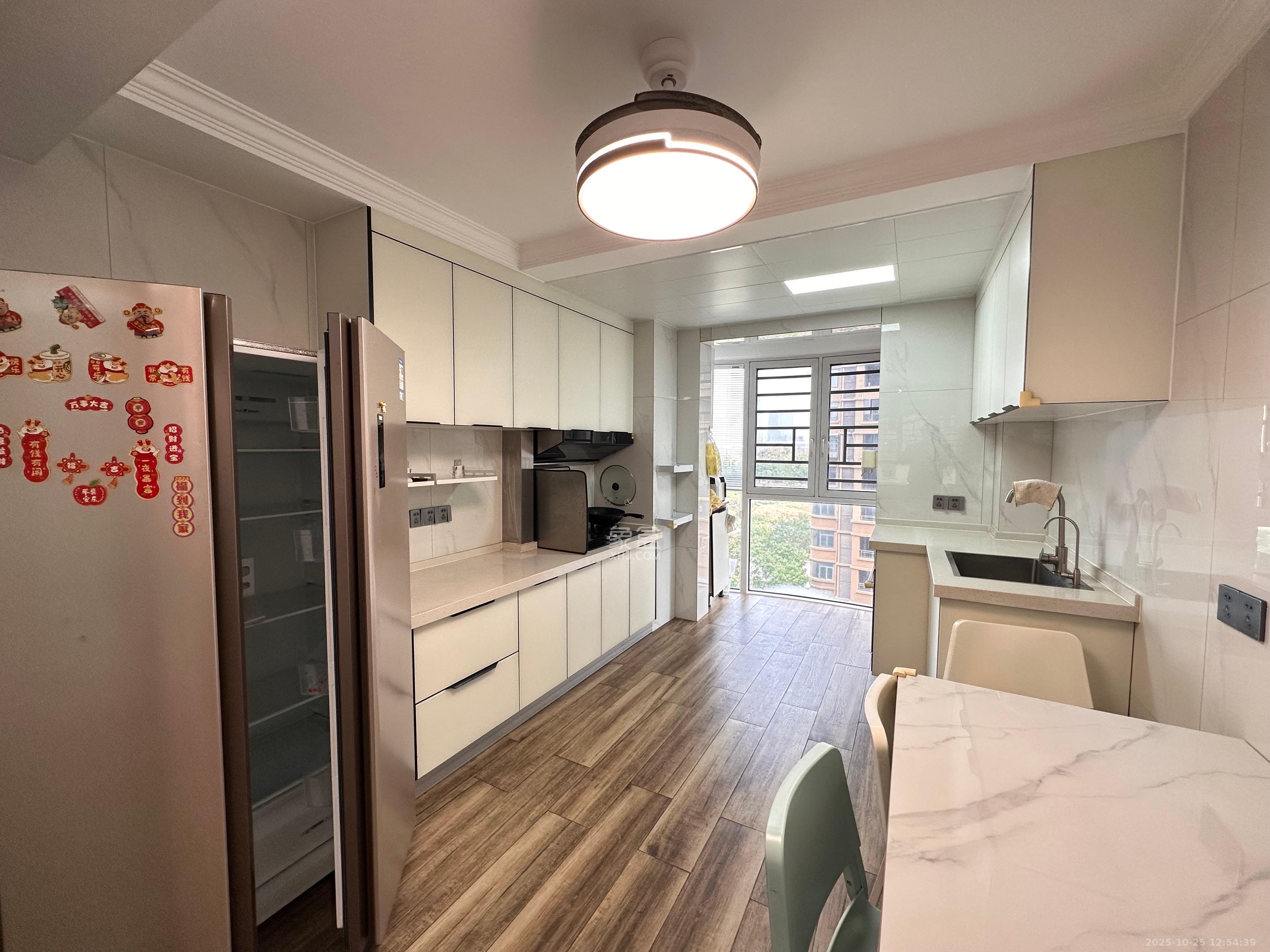 嘉雨兴园  3室2厅2卫    5600.0元/月室内图