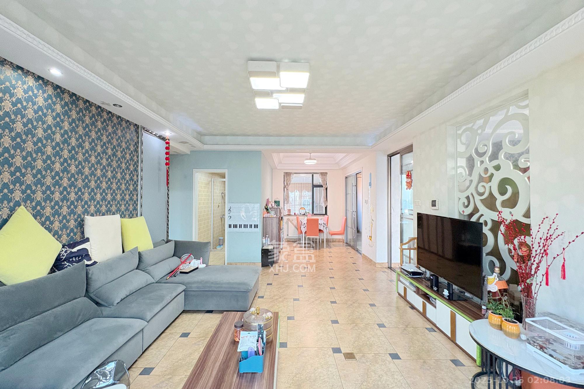 融圣国际  4室2厅2卫    225.0万客厅