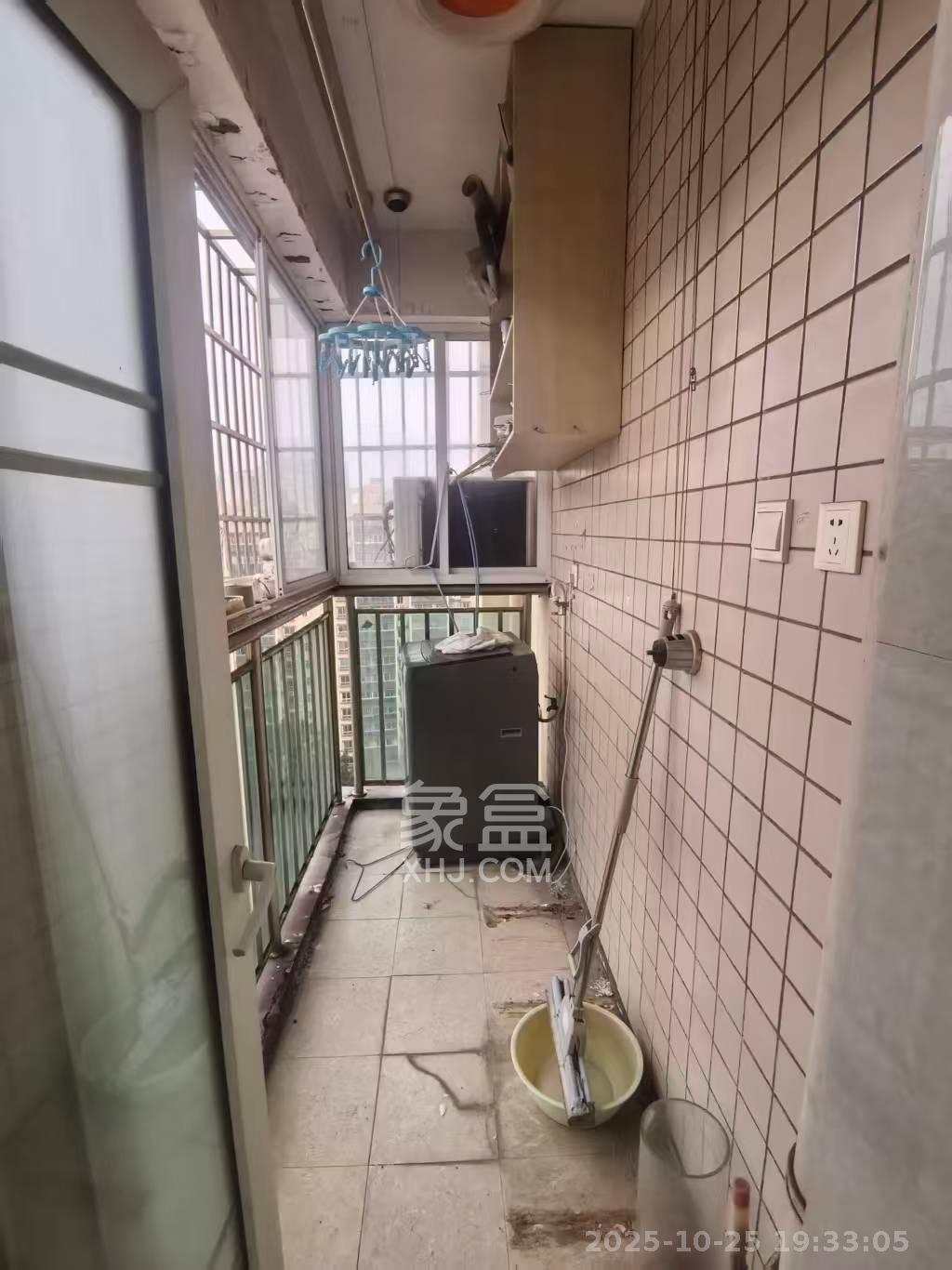 麓谷加州阳光  2室2厅1卫    2000.0元/月室内图