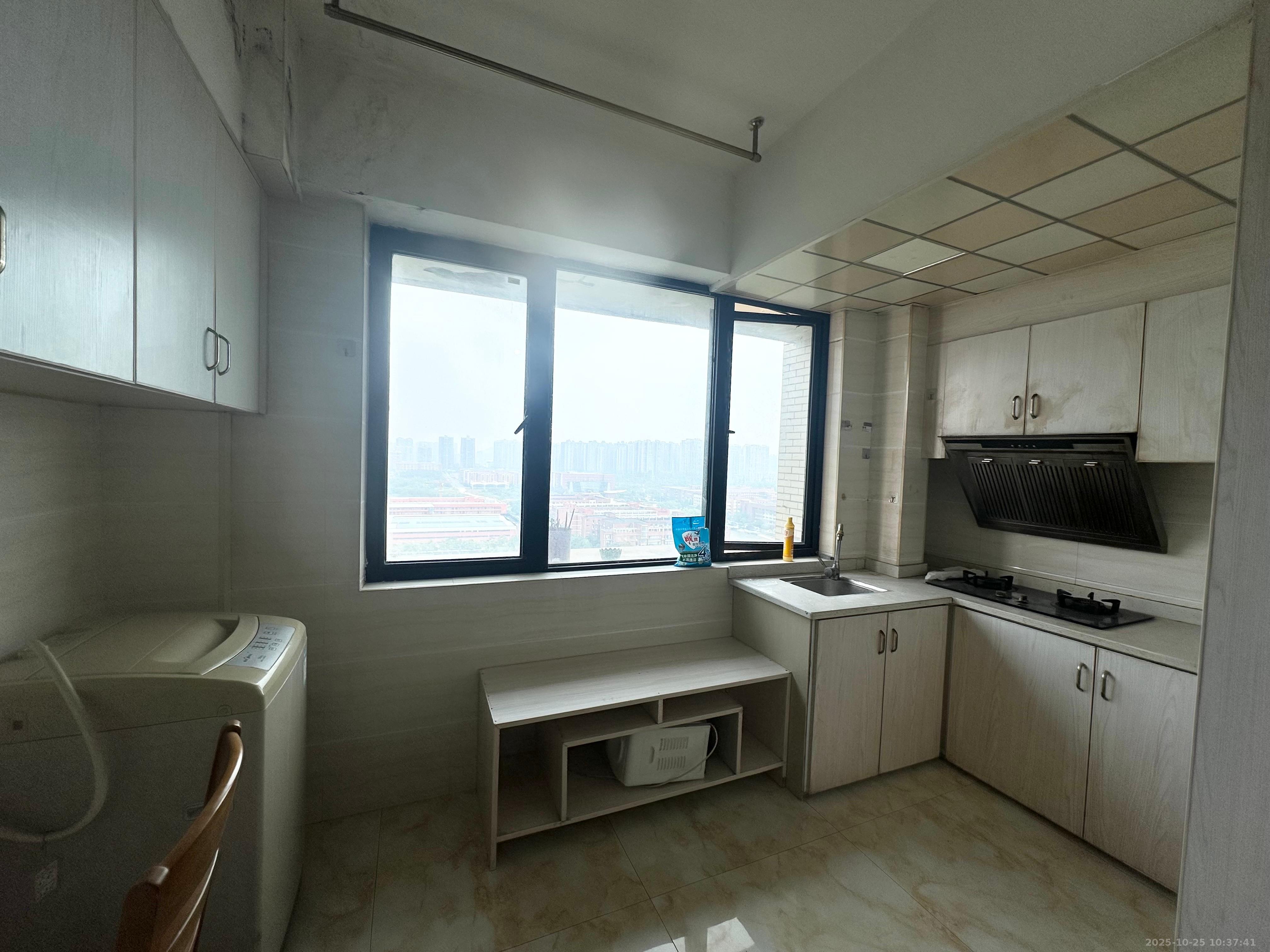 龙腾国际 1室1厅1卫 1000.0元/月 龙腾国际 1室1厅1卫 1000.0元/月室内图