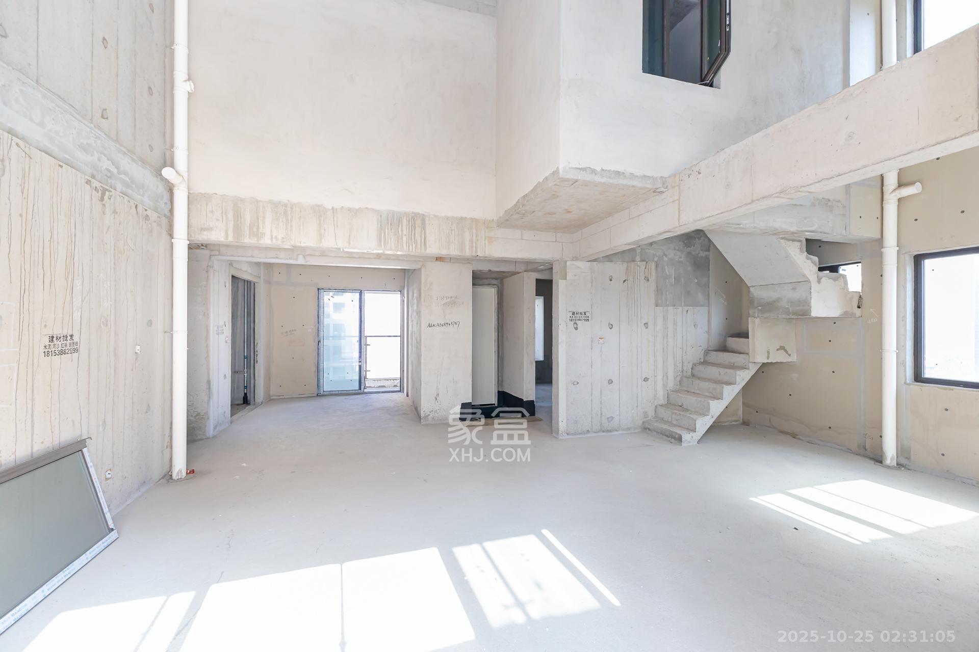 润和湘江天地C区 4室2厅2卫 160.0万 润和湘江天地C区 4室2厅2卫 160.0万客厅