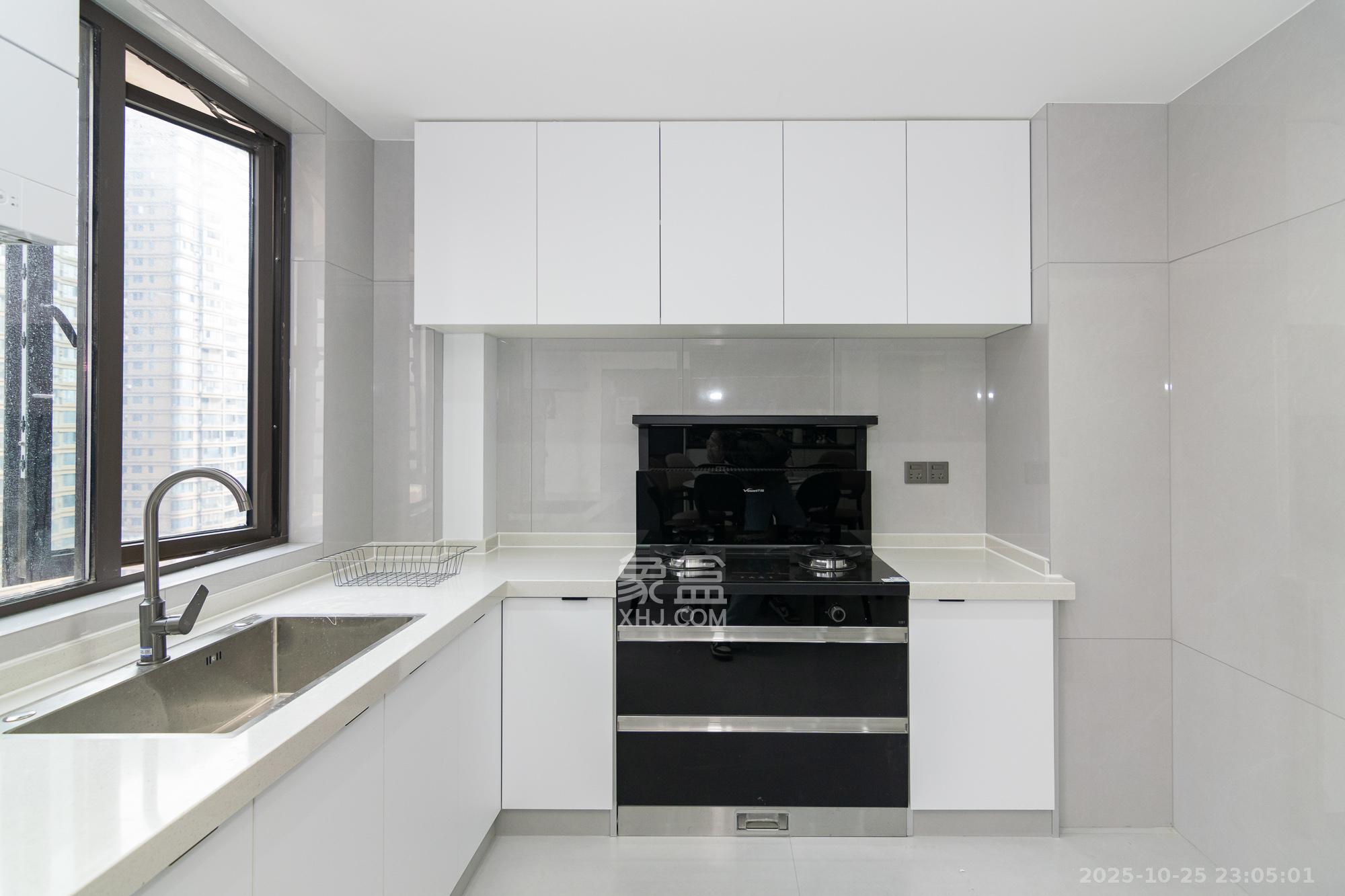 润和长郡(润和紫郡二三期) 5室2厅2卫 137.0万 润和长郡(润和紫郡二三期) 5室2厅2卫 137.0万厨房