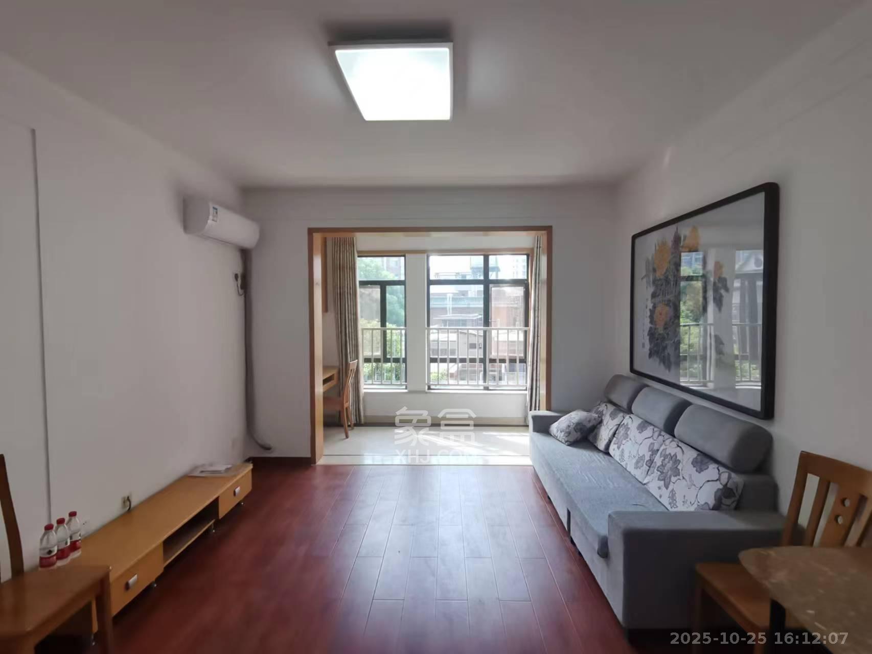 湘域城邦(湘域国际中心)  2室2厅1卫    3000.0元/月 湘域城邦(湘域国际中心)  2室2厅1卫    3000.0元/月