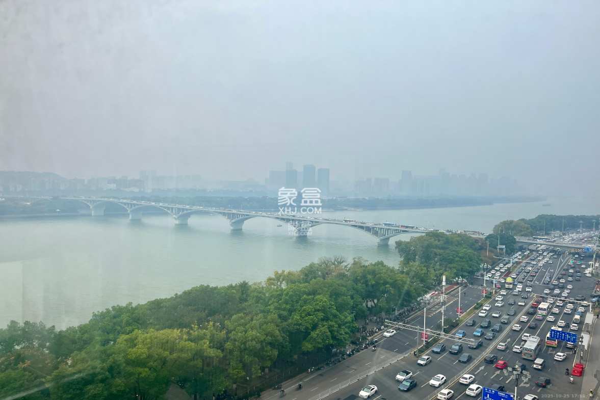 汇源大厦 1室0厅0卫 4000.0元/月 汇源大厦 1室0厅0卫 4000.0元/月室内图