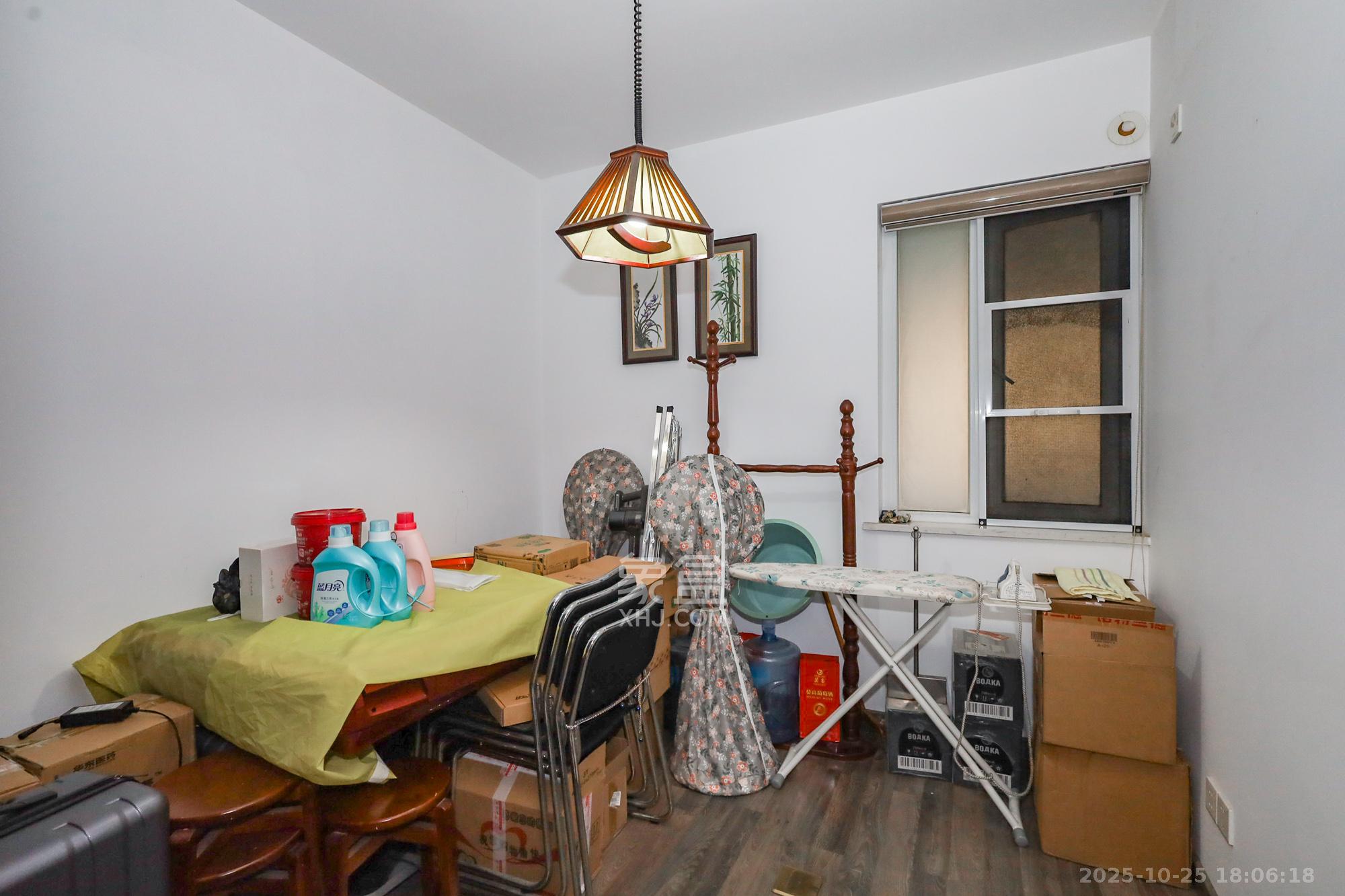 当代滨江MOMA  3室2厅1卫    105.0万卧室