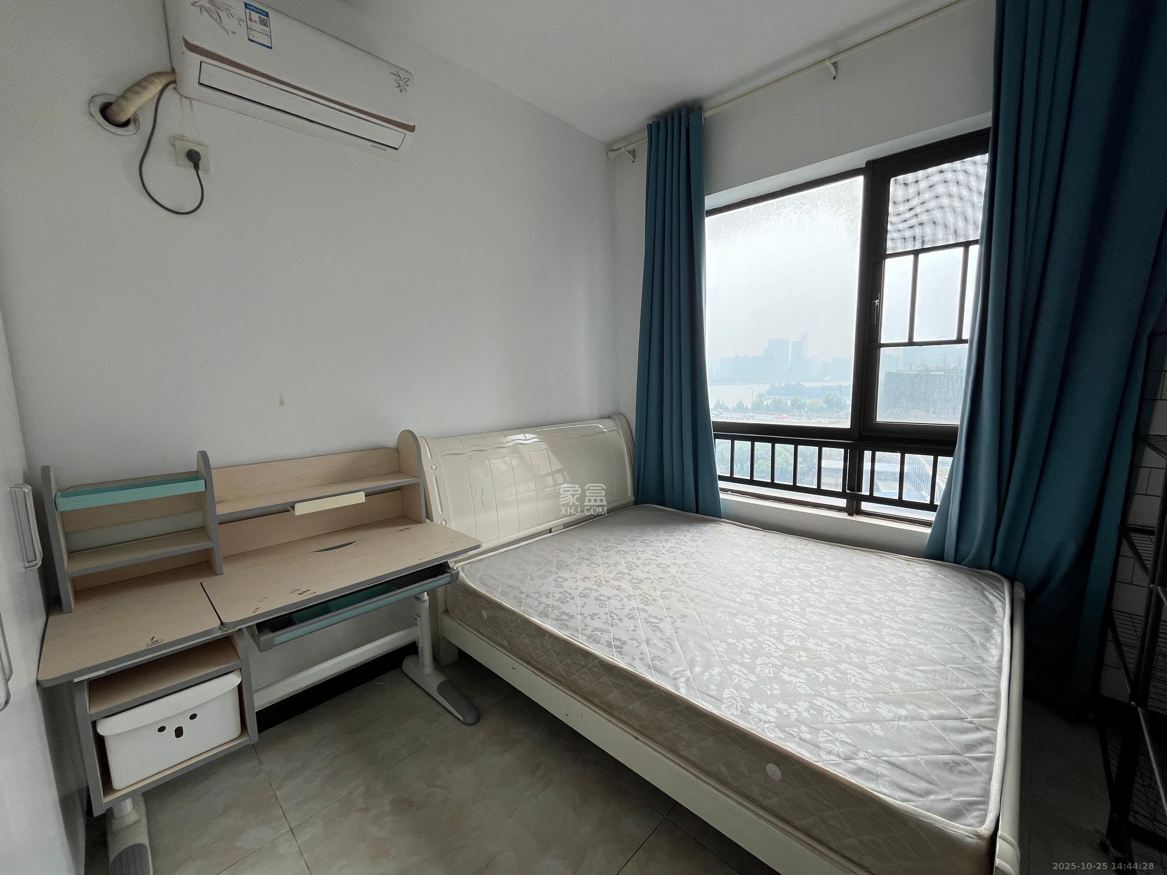 世茂外滩里(世茂铂翠湾三期) 3室2厅1卫 2800.0元/月 世茂外滩里(世茂铂翠湾三期) 3室2厅1卫 2800.0元/月室内图