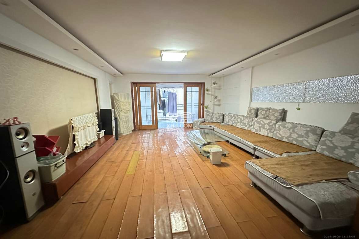 华丽家族 1室1厅1卫 750.0元/月 华丽家族 1室1厅1卫 750.0元/月室内图