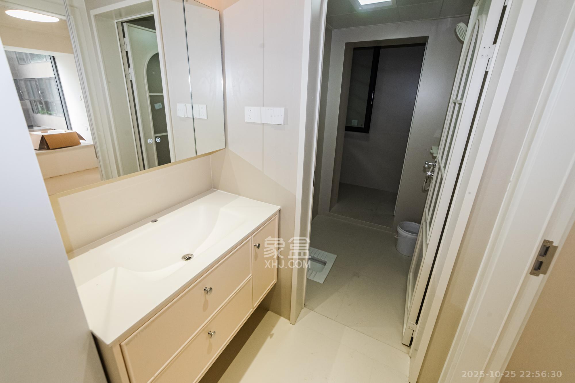 北辰三角洲C2区  3室2厅2卫    168.3万卫生间