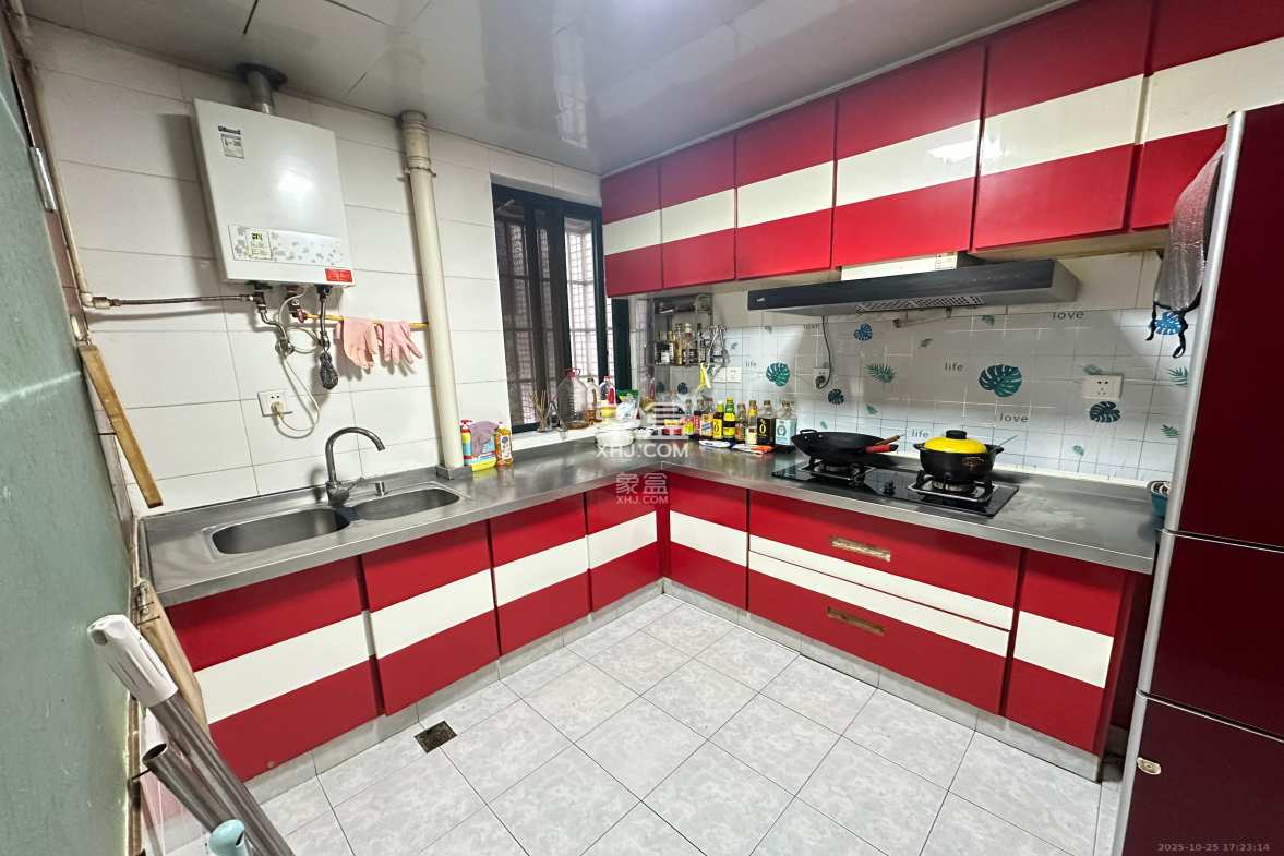 华丽家族 1室1厅1卫 750.0元/月 华丽家族 1室1厅1卫 750.0元/月室内图