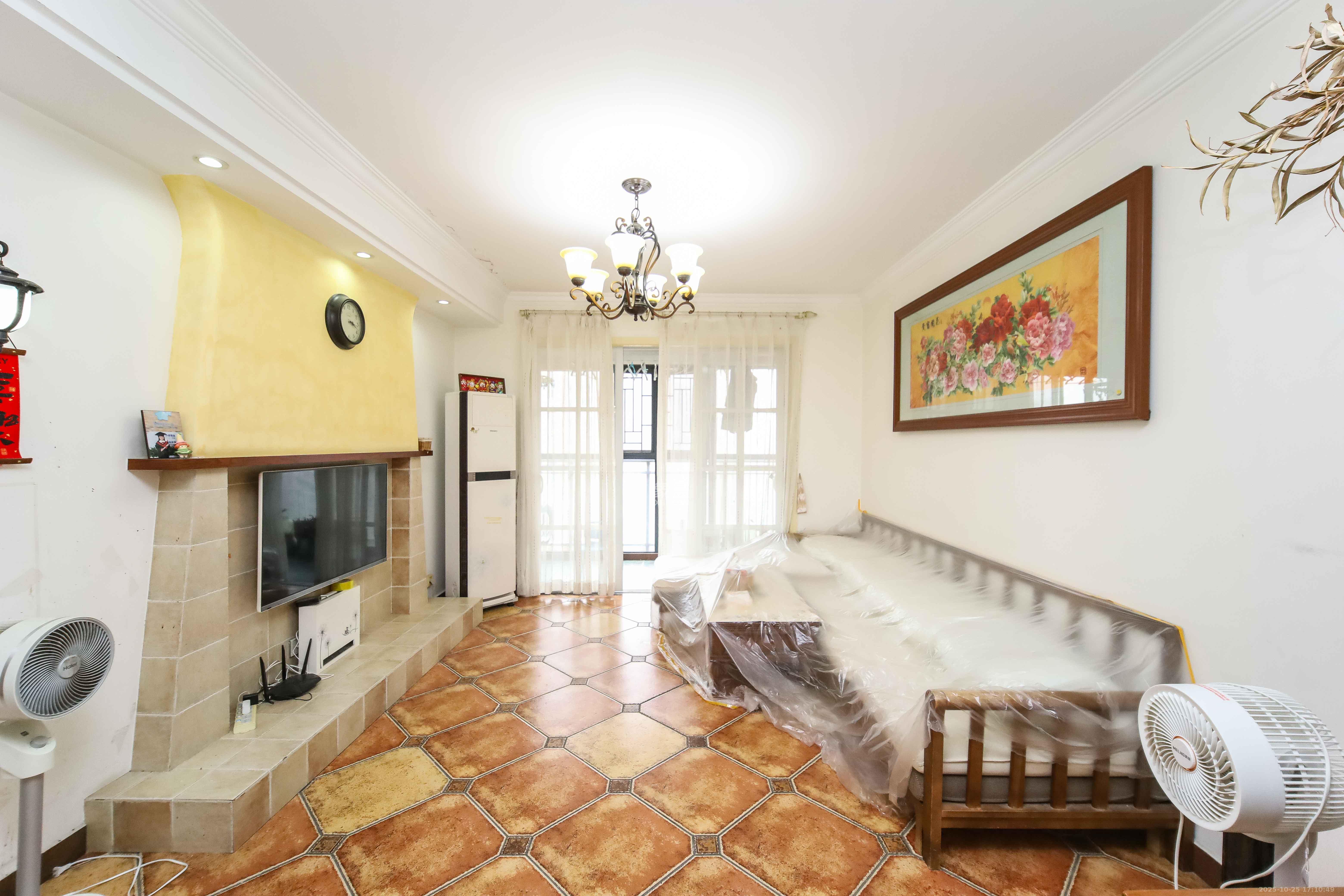 江河双水湾  3室2厅1卫    89.8万 江河双水湾  3室2厅1卫    89.8万客厅