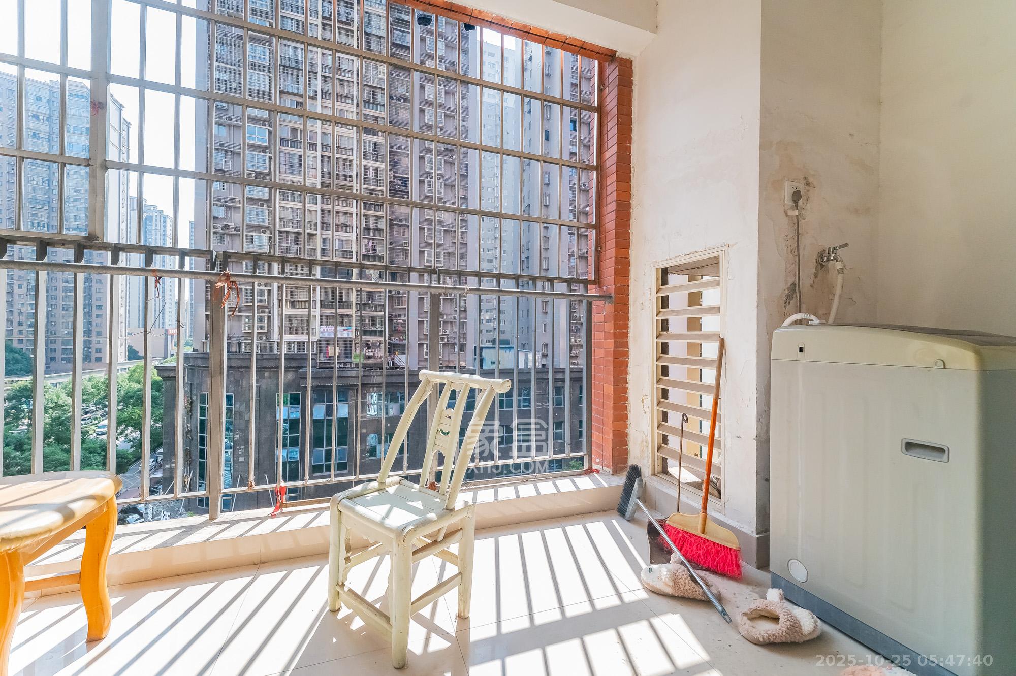 华润凤凰城二期 2室2厅1卫 50.0万 华润凤凰城二期 2室2厅1卫 50.0万阳台