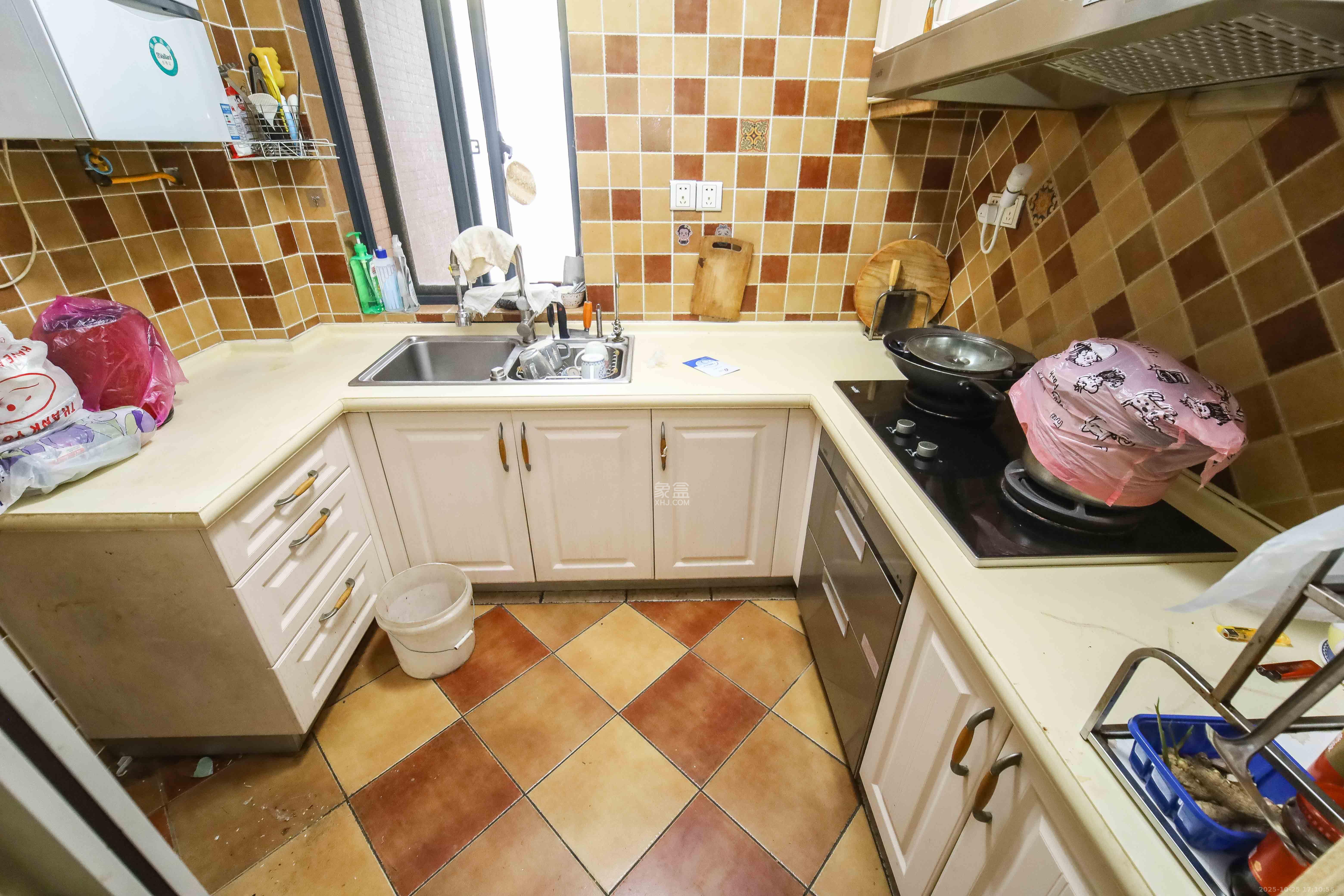 江河双水湾  3室2厅1卫    89.8万 江河双水湾  3室2厅1卫    89.8万厨房