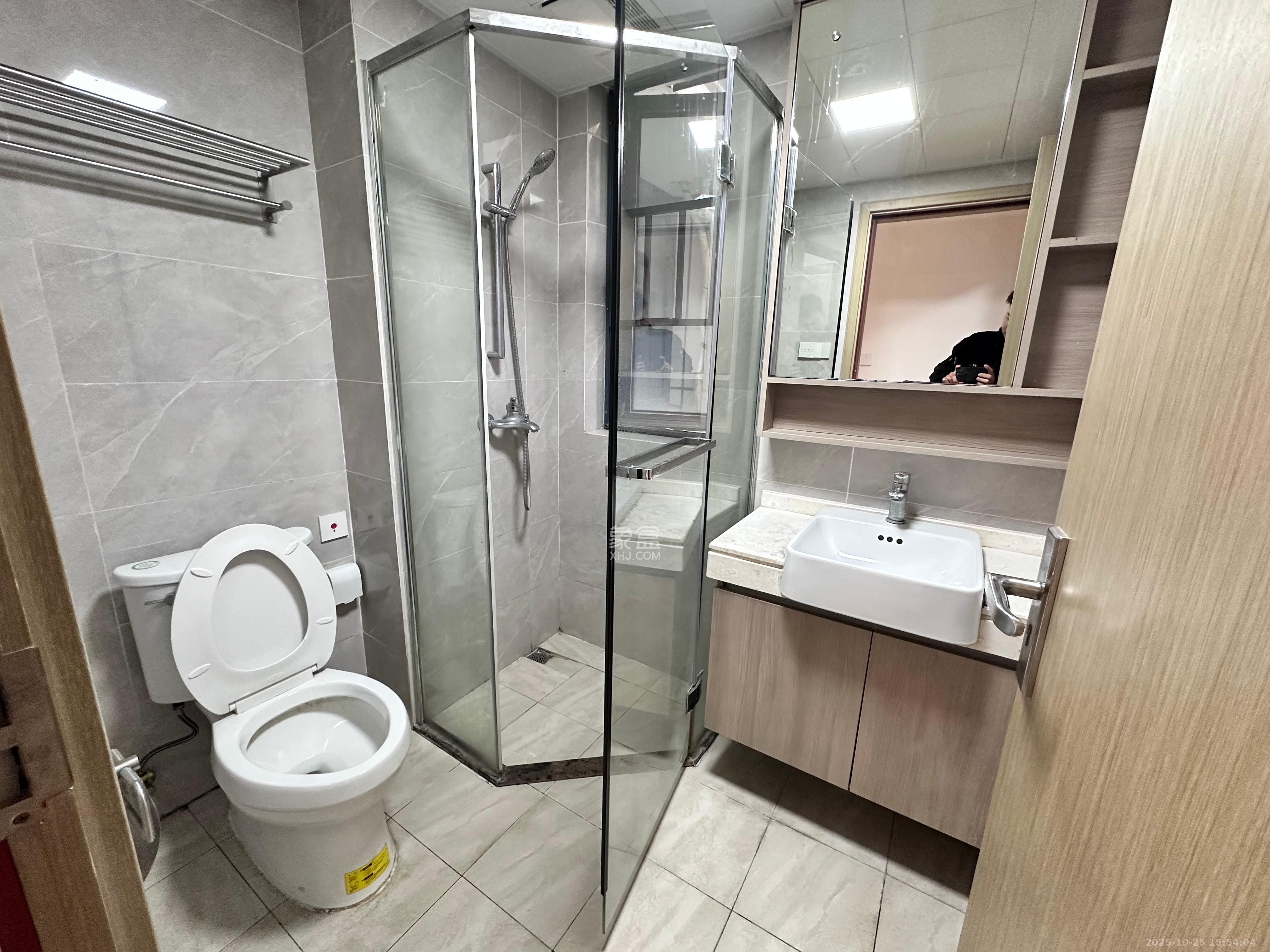 清控湖山雅居北区  3室2厅2卫    2700.0元/月 清控湖山雅居北区  3室2厅2卫    2700.0元/月室内图