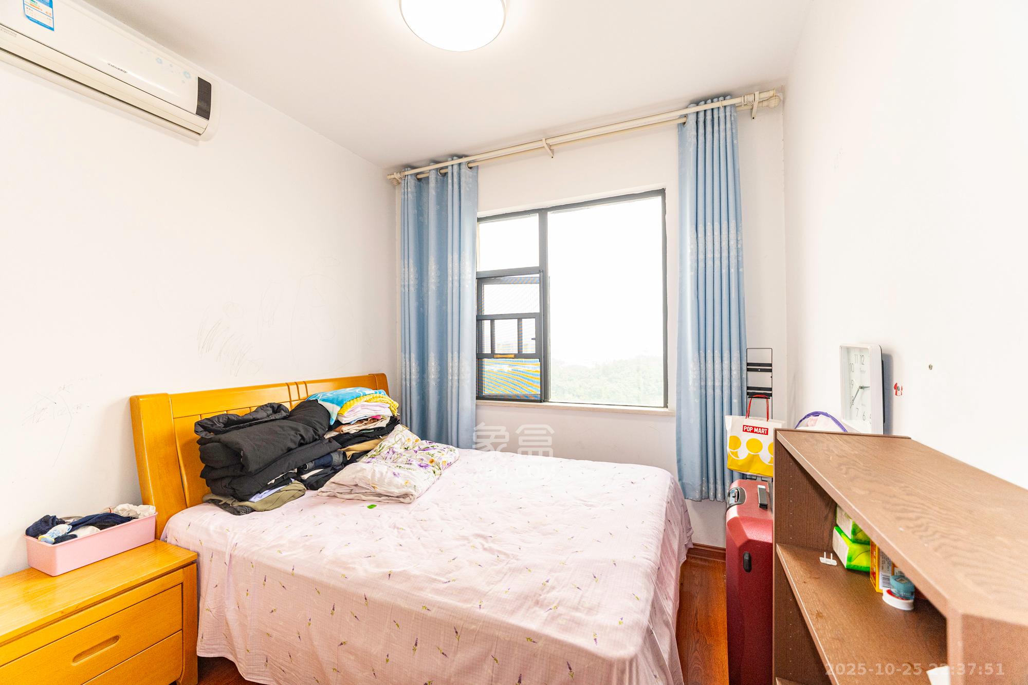 悦湖山 4室2厅2卫 85.0万 悦湖山 4室2厅2卫 85.0万卧室