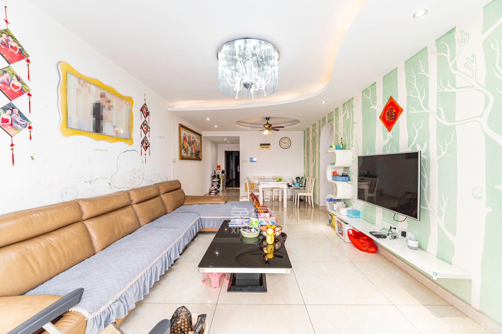 悦湖山 4室2厅2卫 85.0万 悦湖山 4室2厅2卫 85.0万客厅