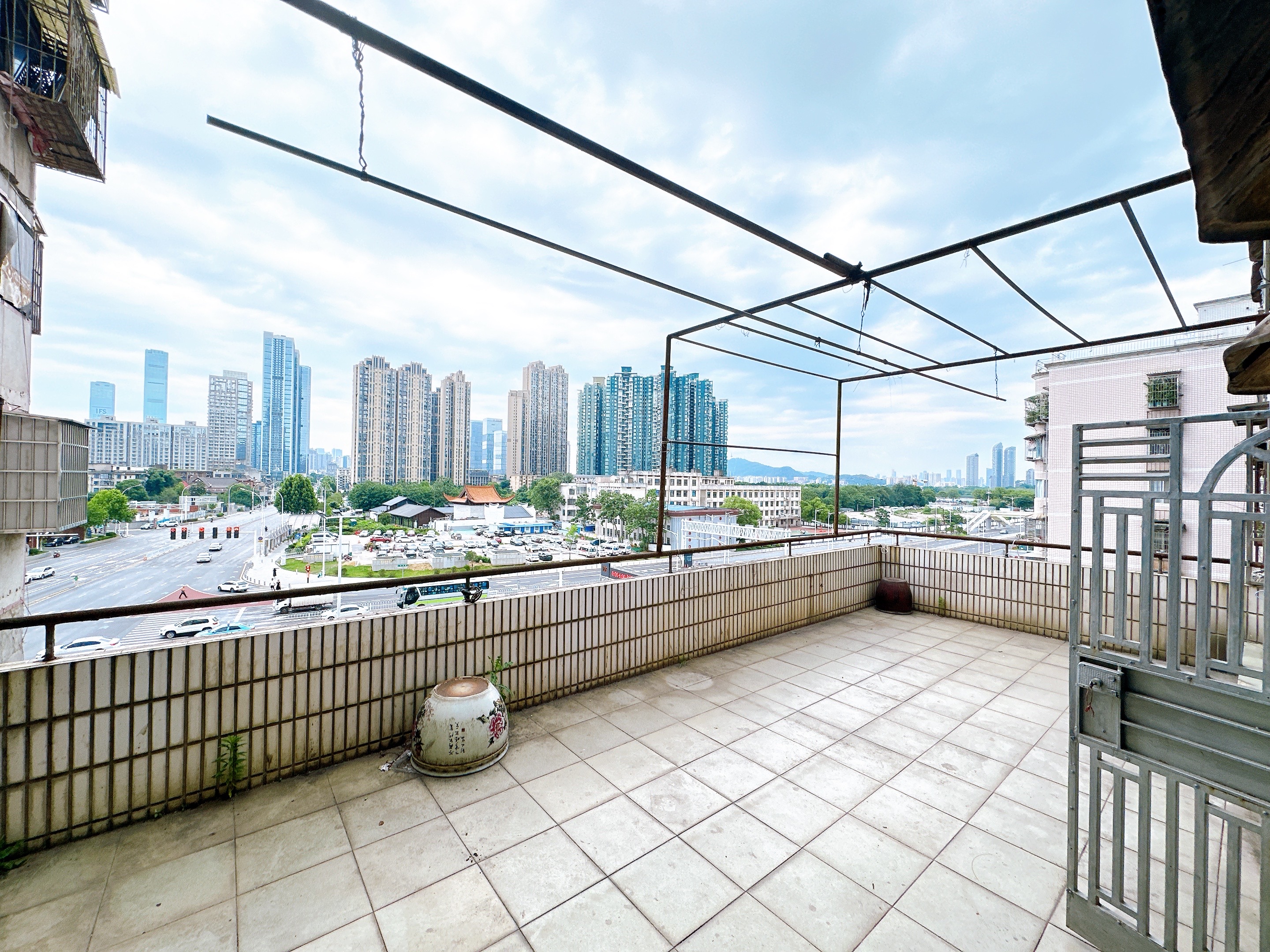 大/小王家巷散盘  3室2厅1卫    2100.0元/月户型图