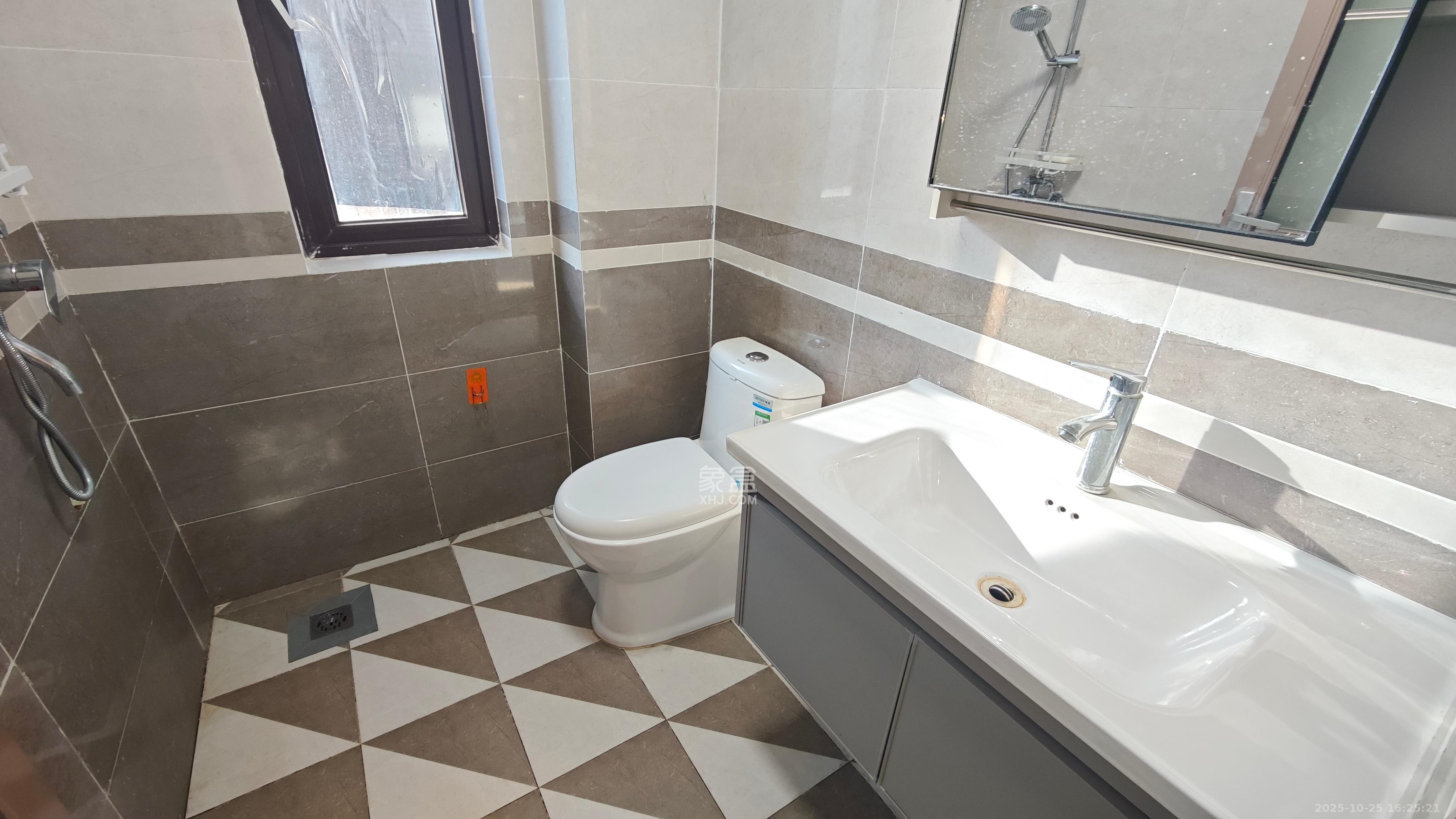 新长海广场  3室1厅2卫    1900.0元/月 新长海广场  3室1厅2卫    1900.0元/月室内图