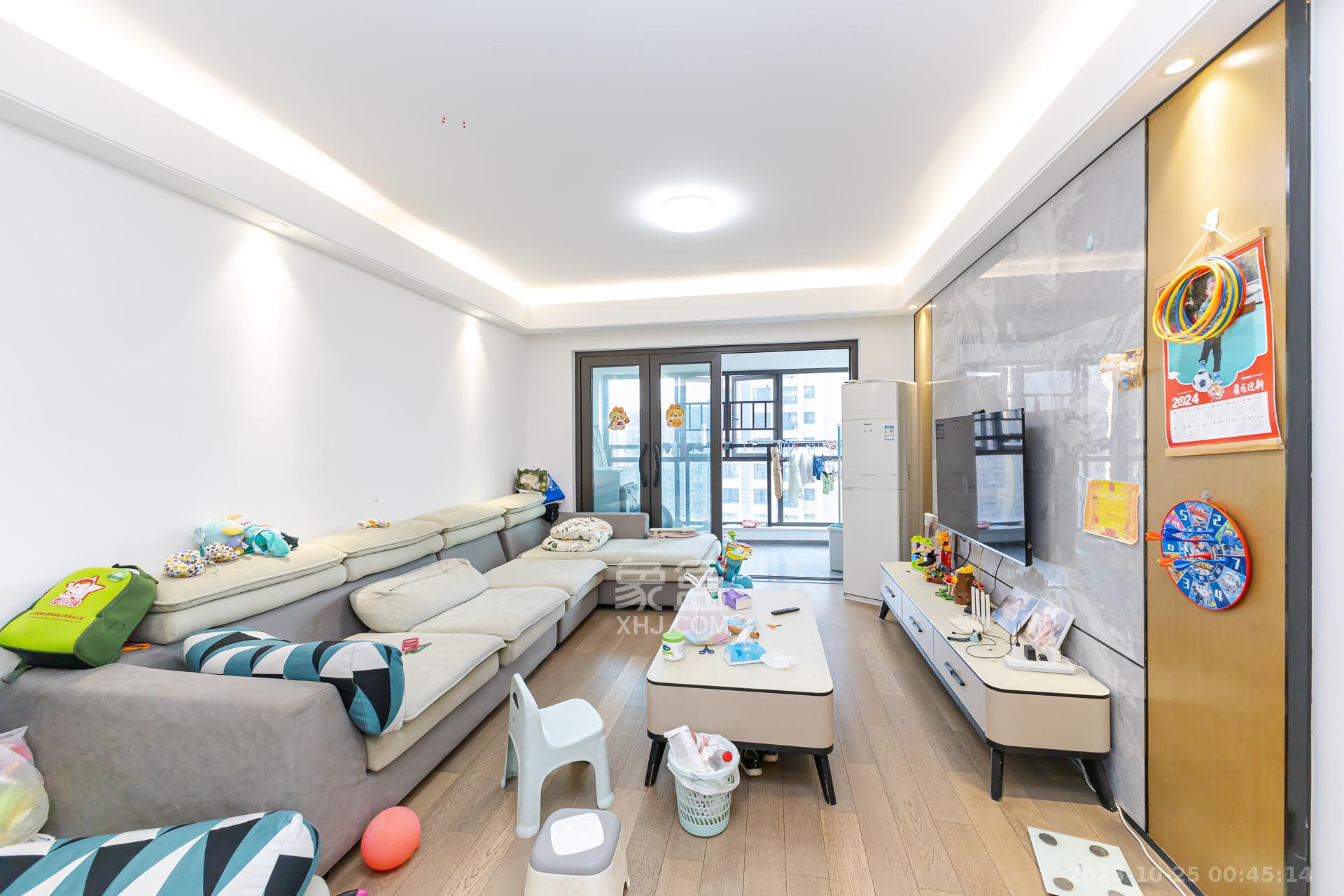 润和滨江府  1室0厅0卫    93.0万 润和滨江府  1室0厅0卫    93.0万客厅