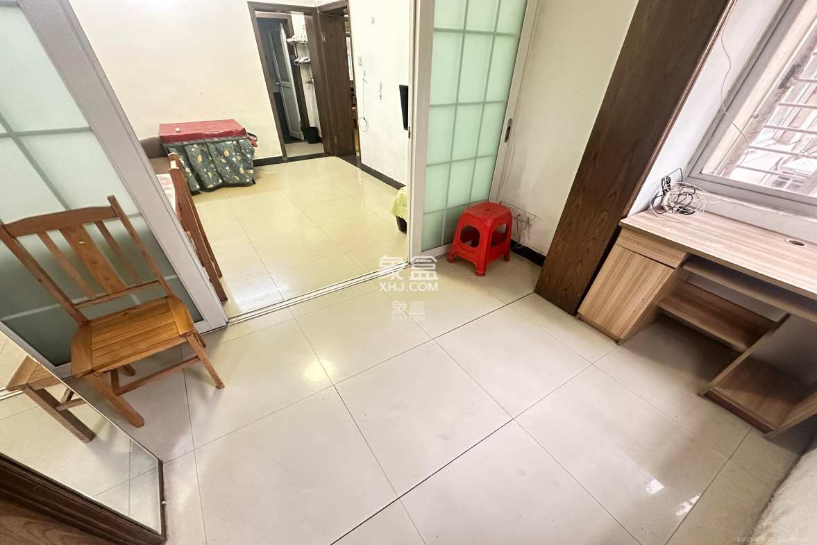 油铺街社区人造板厂宿舍 2室1厅1卫 1700.0元/月 油铺街社区人造板厂宿舍 2室1厅1卫 1700.0元/月室内图