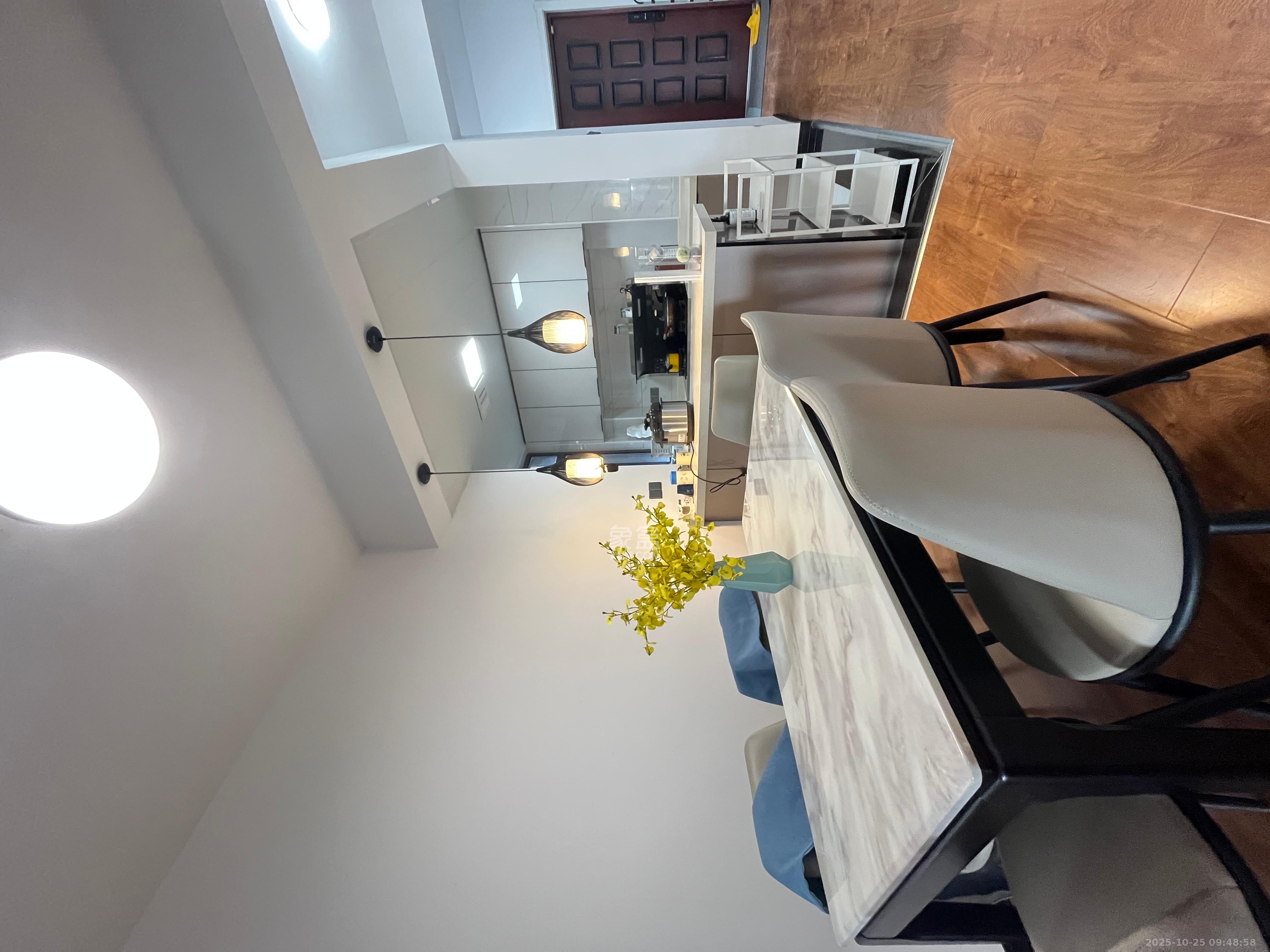 藏珑湖上国际花园  3室2厅1卫    3500.0元/月