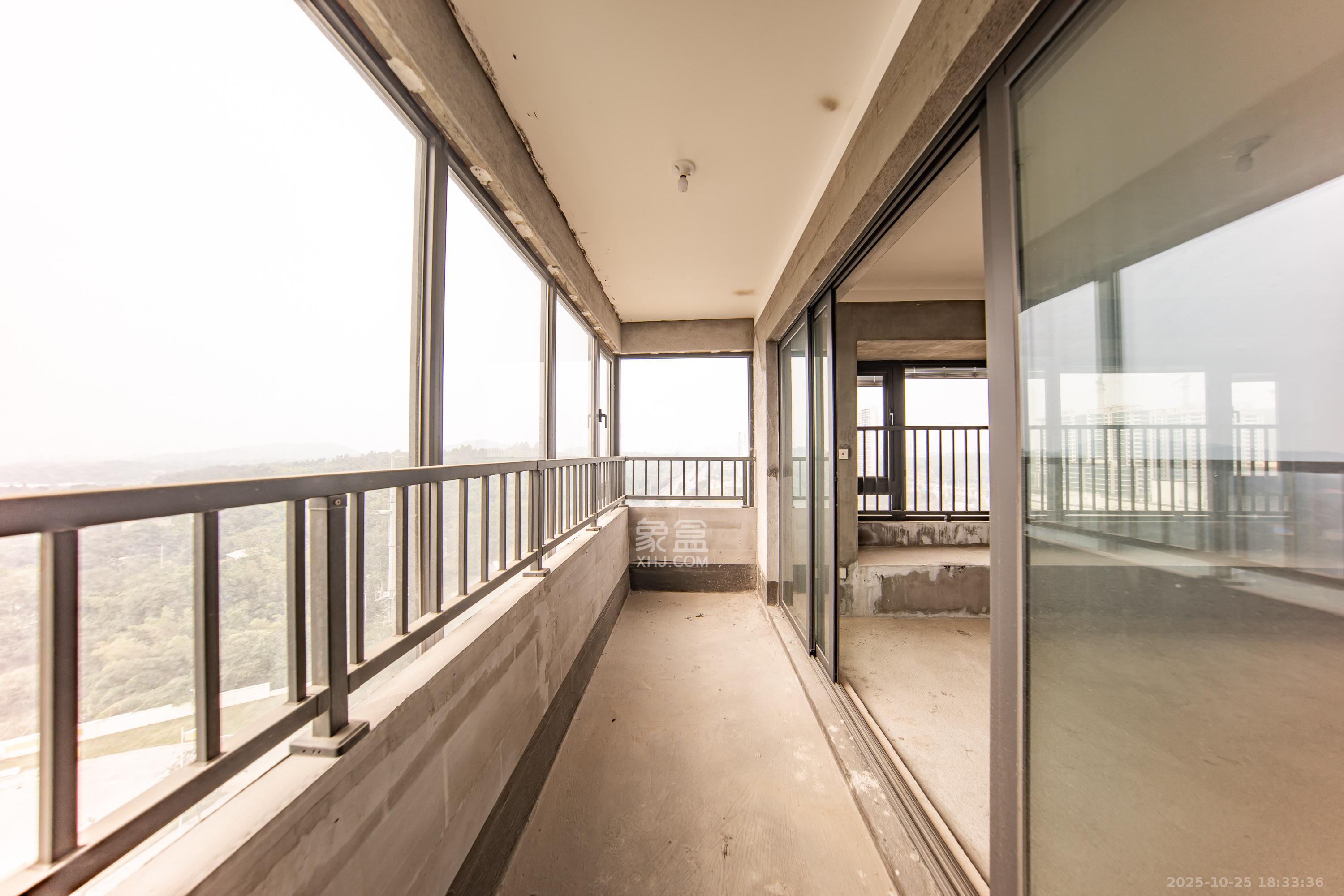 金茂长沙国际社区  2室2厅2卫    120.0万阳台