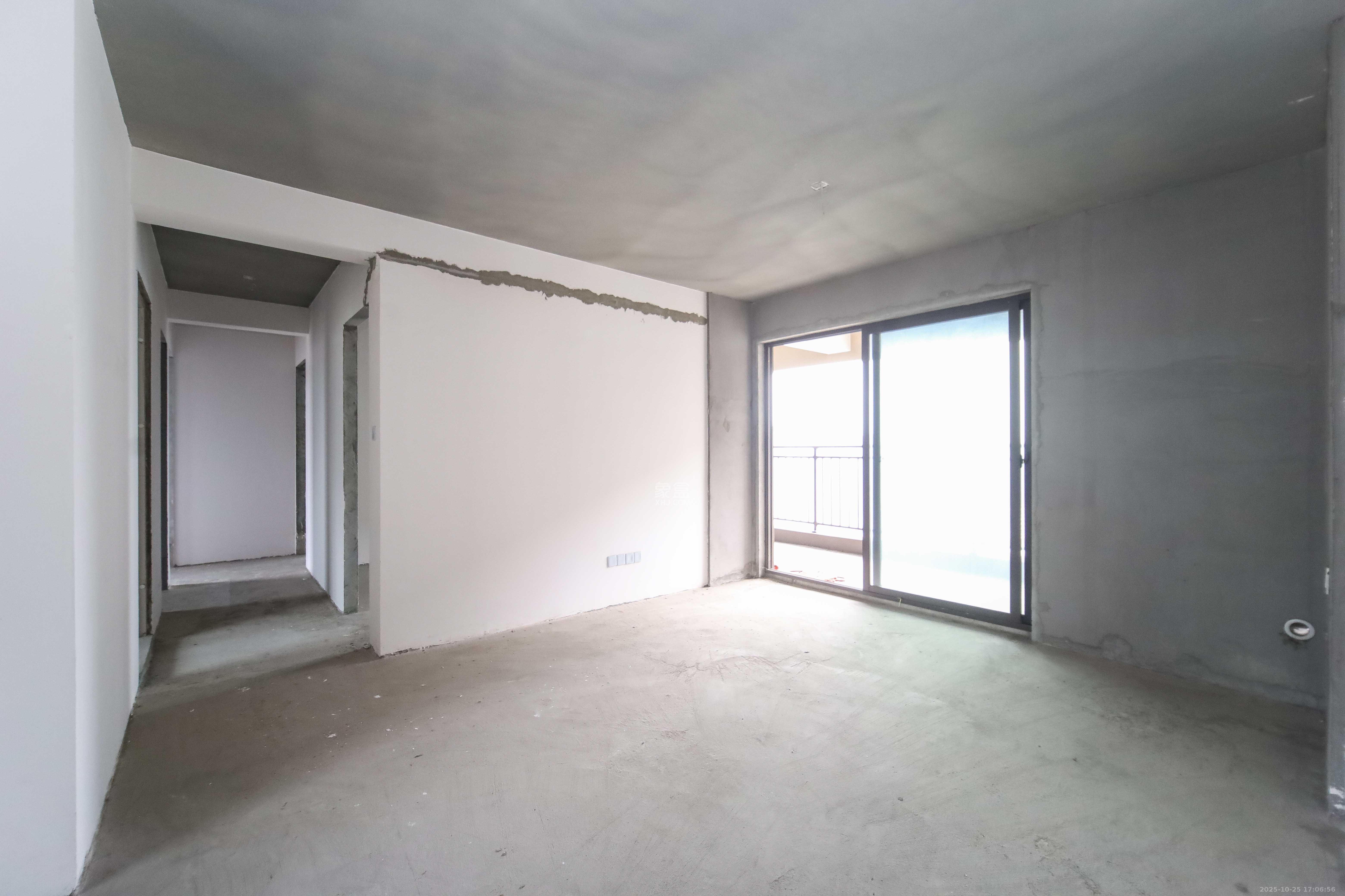 德奥悦东方  4室2厅2卫    158.0万客厅